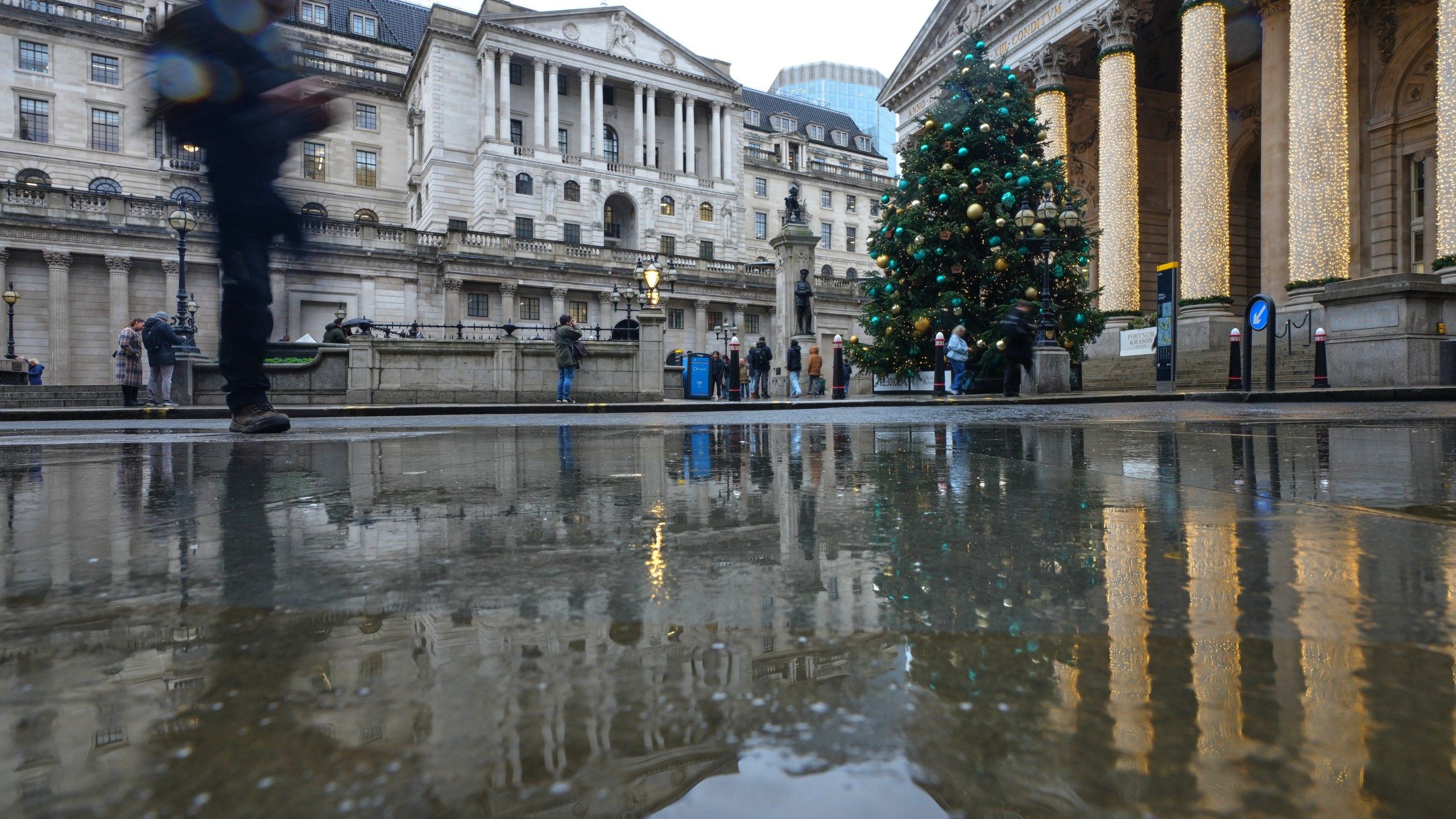 2560x1440 Bank of England cuts key interest rate from 4% to 3.75%