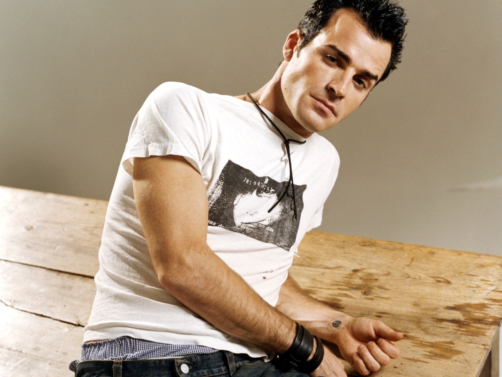 1600x1200 Download Actor Celebrity Justin Theroux Wallpaperx1200