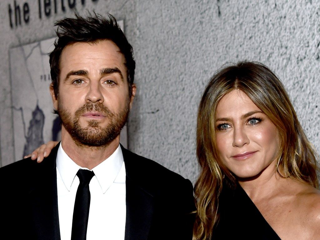 1024x768 Why Justin Theroux Is 'Protective' of Jennifer Aniston Friendship