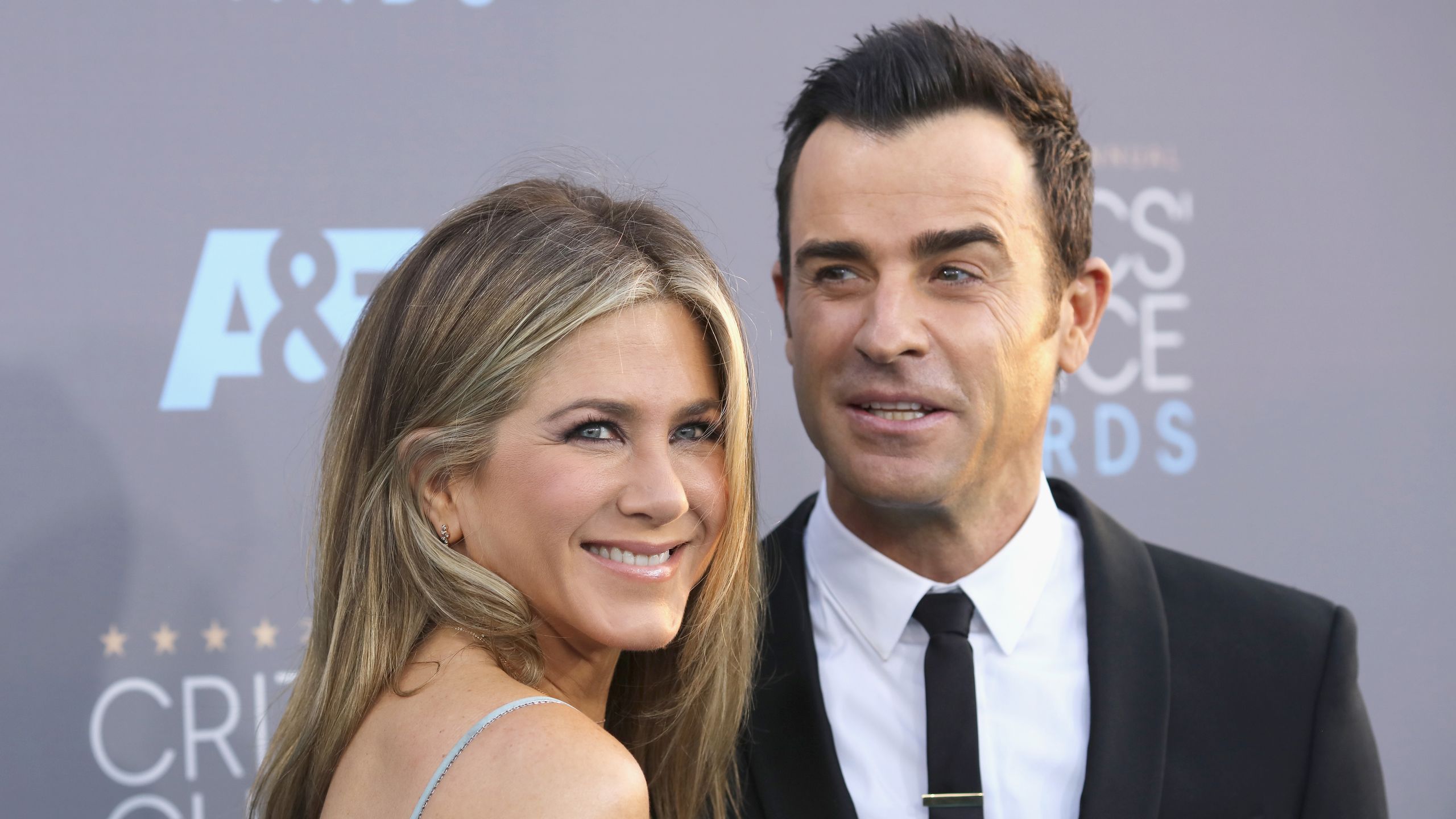 2560x1440 Justin Theroux Could've Been on 'Friends' With Jennifer Aniston