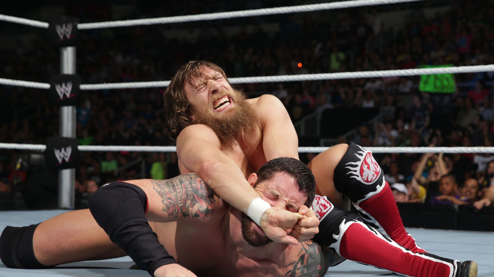2048x1152 WWE Smackdown: Daniel Bryan beats Wade Barrett in NO DQ match