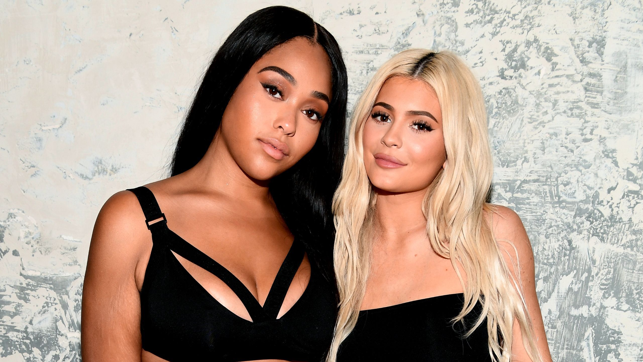2560x1440 Kylie Jenner Celebrated Jordyn Woods' Birthday Party in Miami