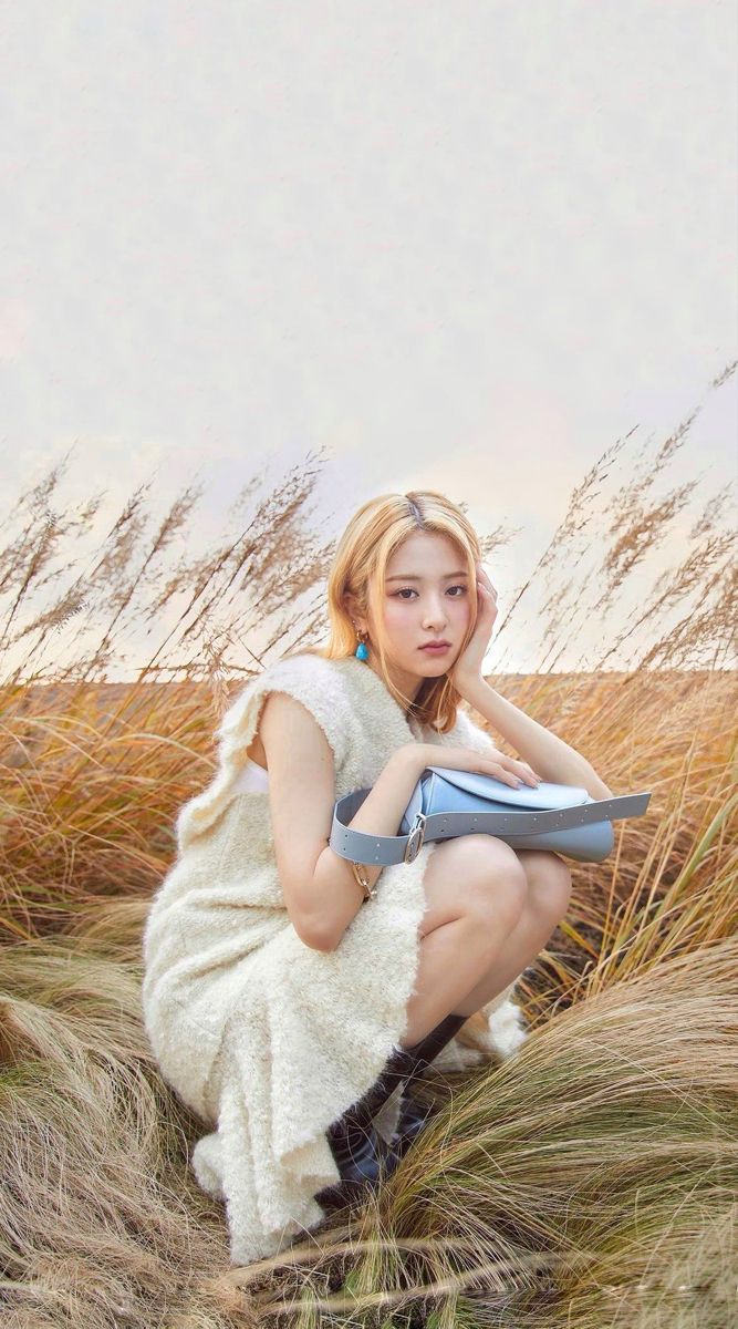 667x1200 huh yunjin