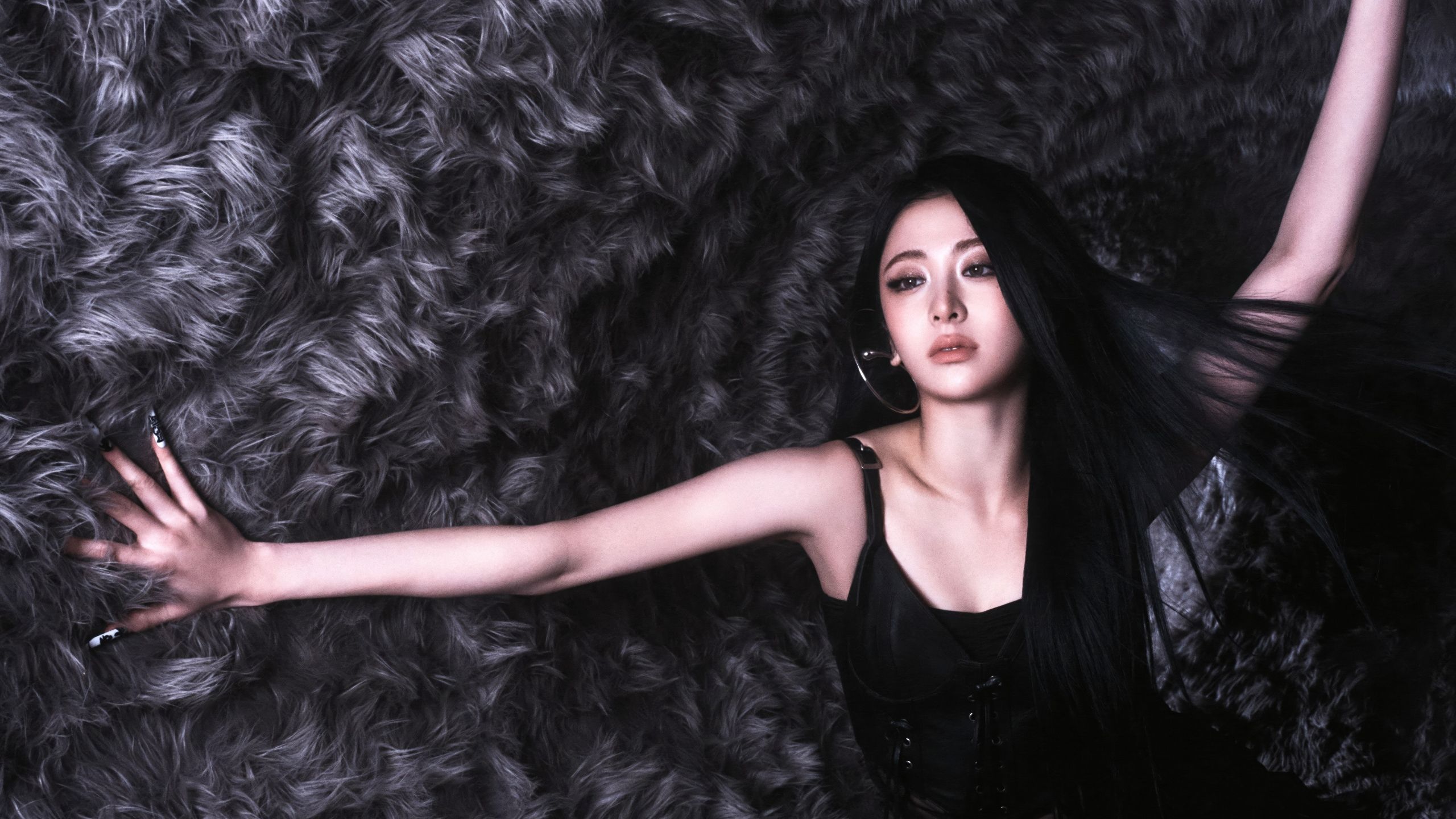 2560x1440 Huh Yunjin Wallpaper 4K, Hot, Le Sserafim, 5K, 2025