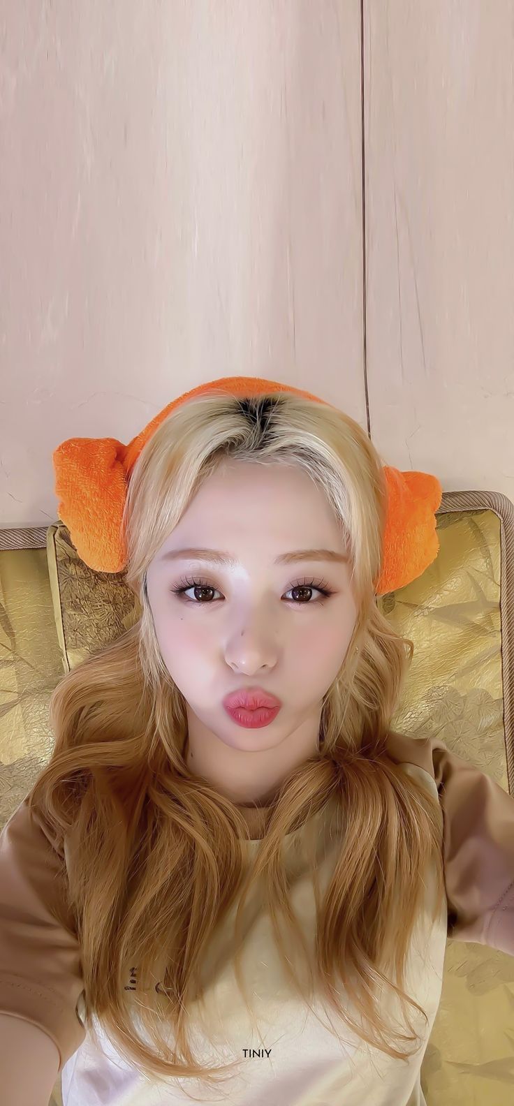 736x1584 HUH YUNJIN Wallpaper Lockscreens