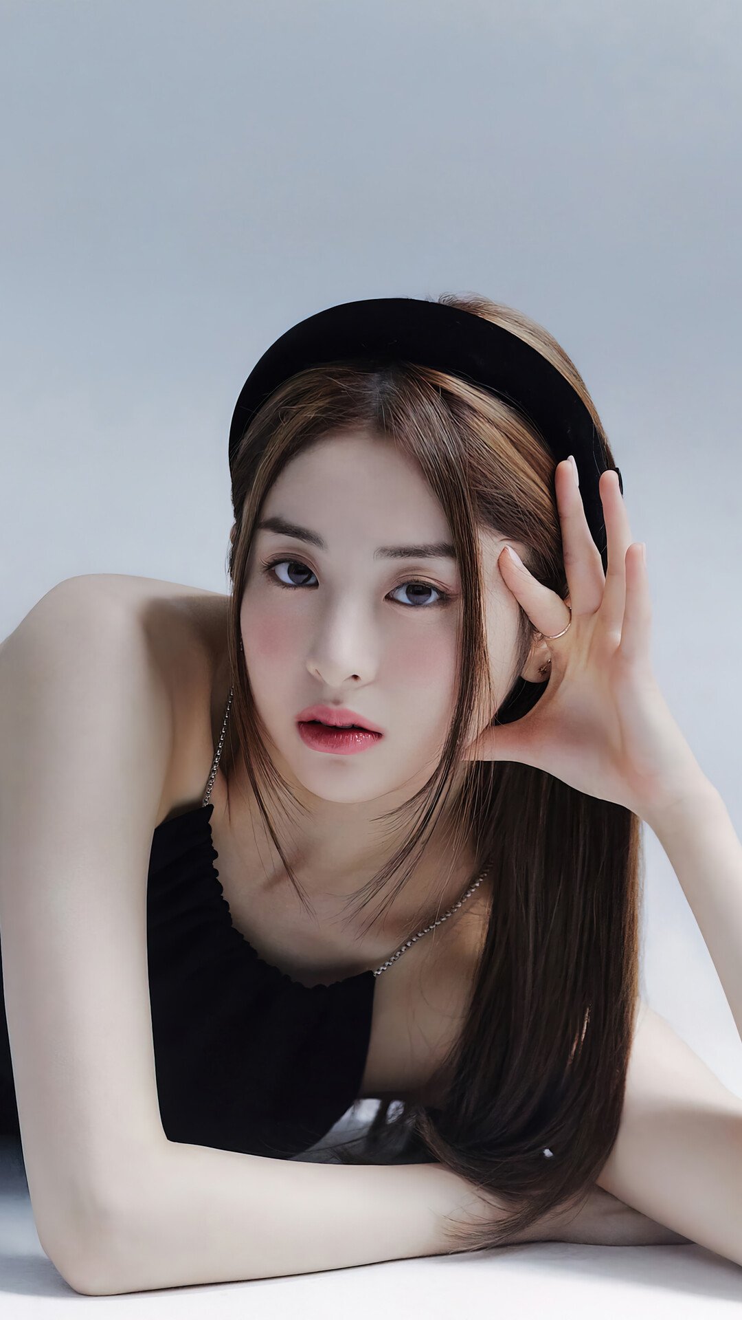 1080x1920 Huh Yunjin (LE SSERAFIM) 4K Wallpaper iPhone HD Phone g