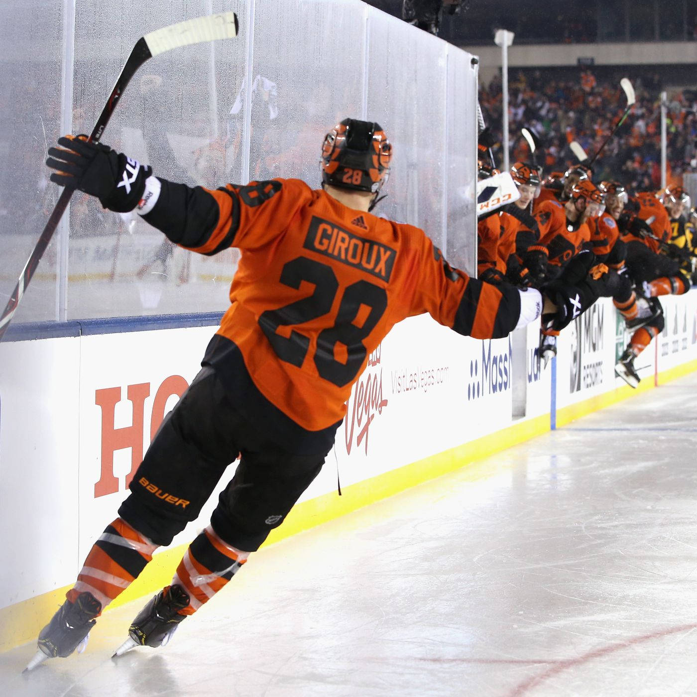 1400x1400 Download Claude Giroux Ice Skating Philadelphia Flyers Wallpaper