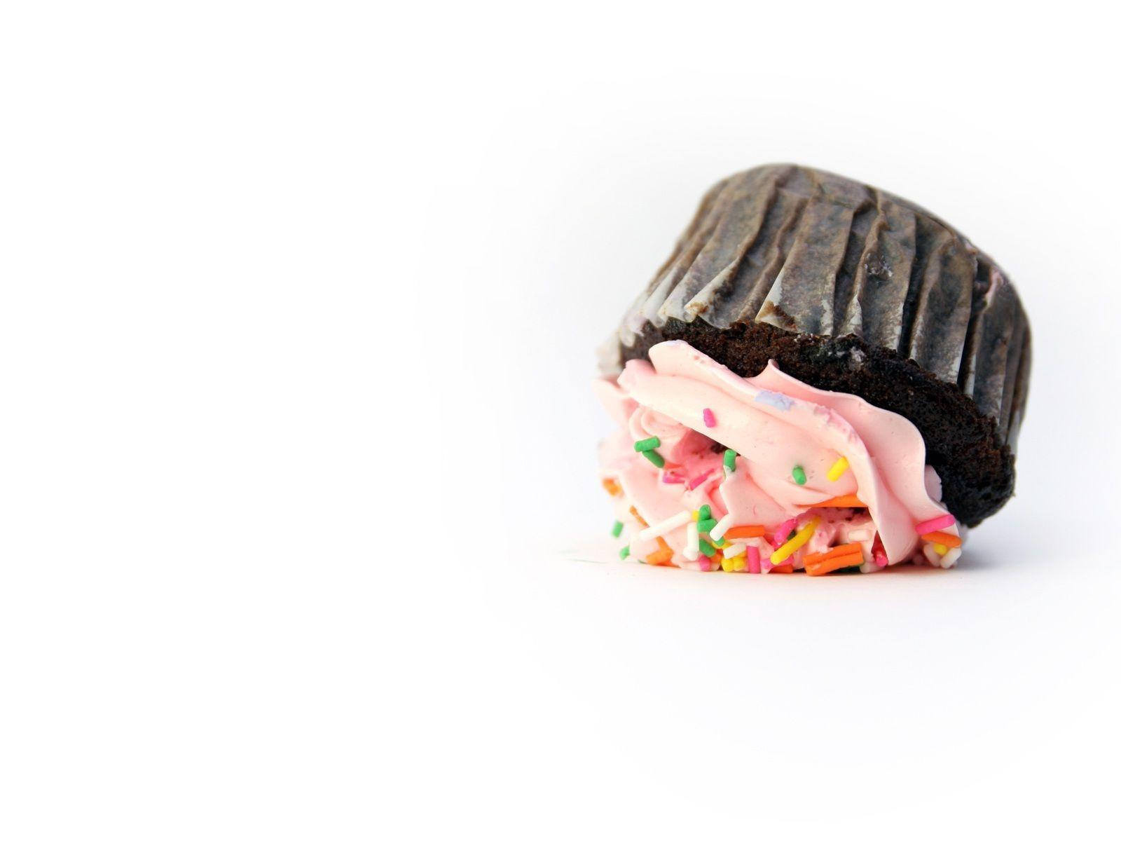 1600x1200 Find out: Delicious Cupcake Background wallpaper