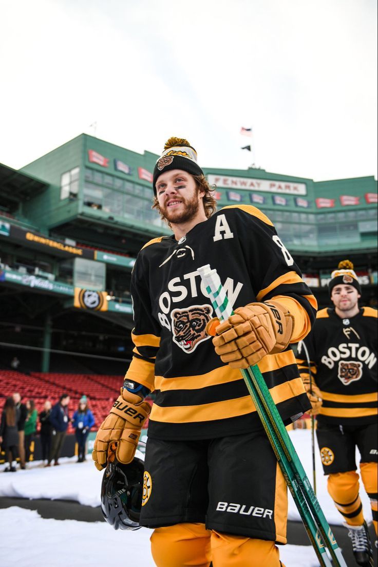 736x1104 David Pastrnak