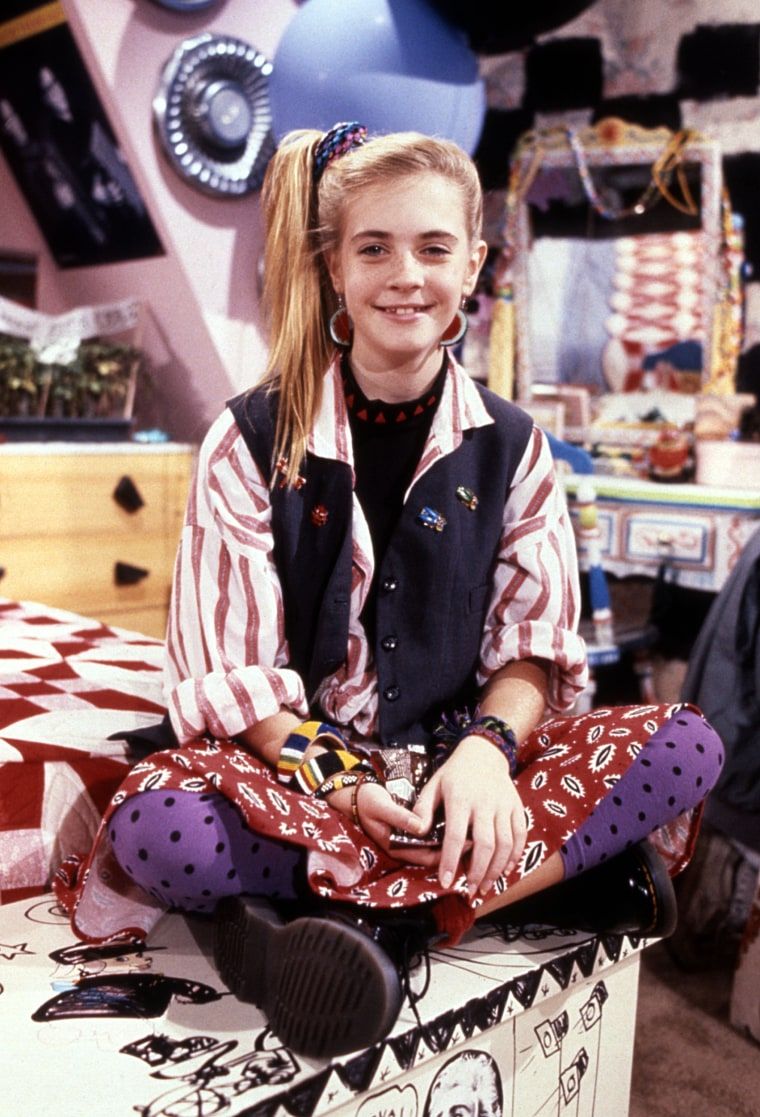 760x1117 We showed Melissa Joan Hart pics of her '90s looks
