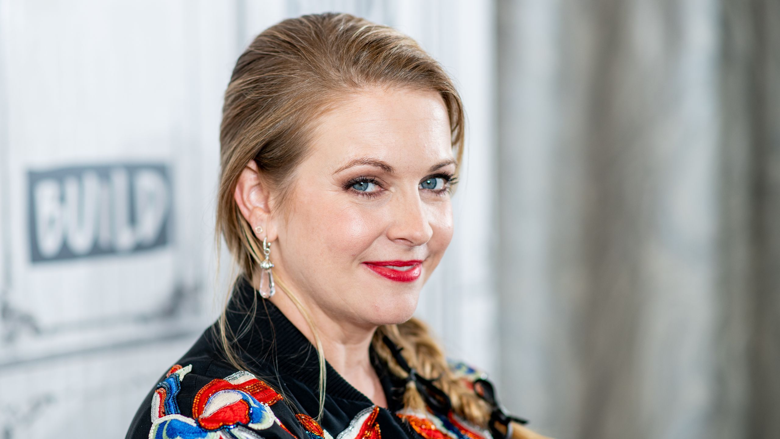 2560x1440 Melissa Joan Hart Tells AD About Her Permanent Move to Her Lake Tahoe Vacation Home