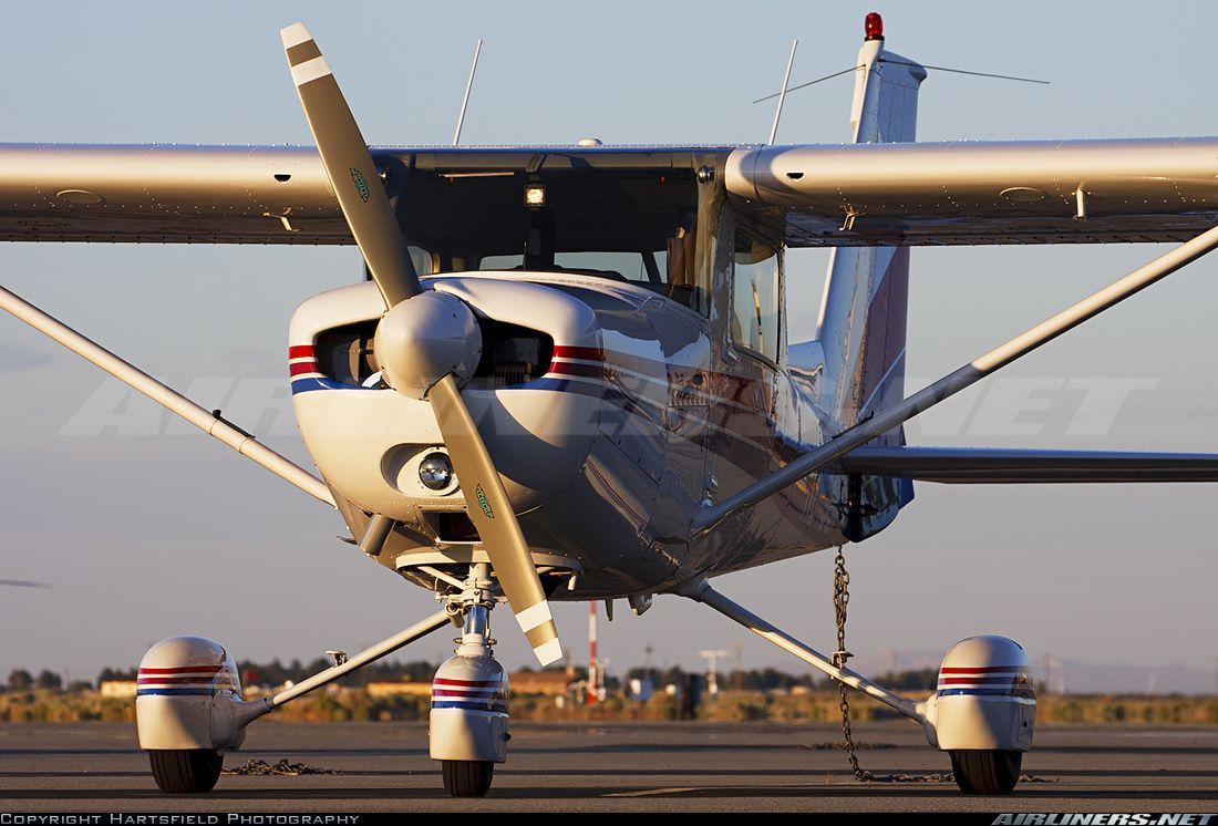 1100x746 Cessna 152 Wallpaper