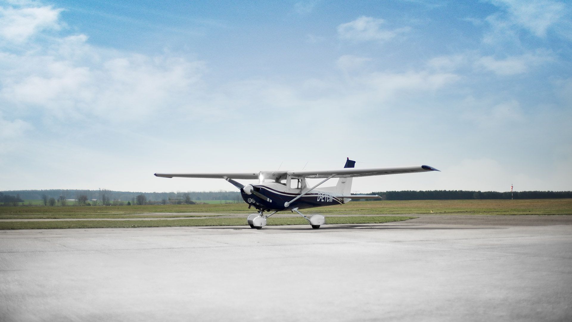 1920x1080 Cessna 152 D EYCM Flight School Berlin