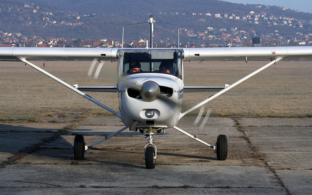 1280x800 Cessna 152