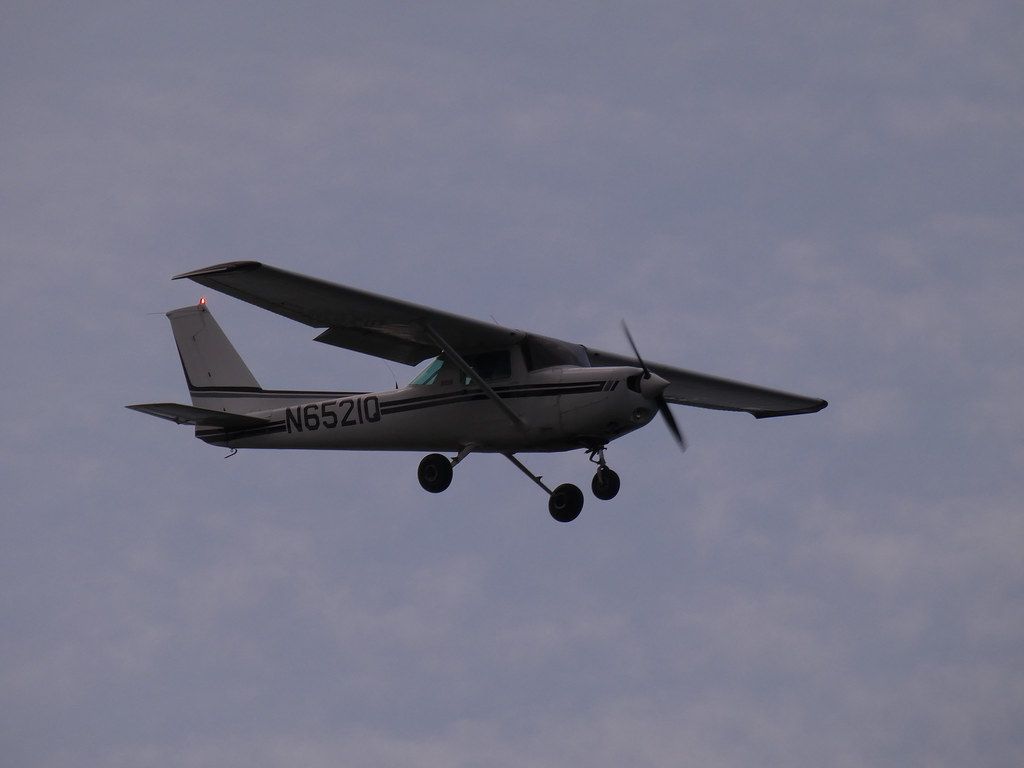 1024x768 Cessna 152