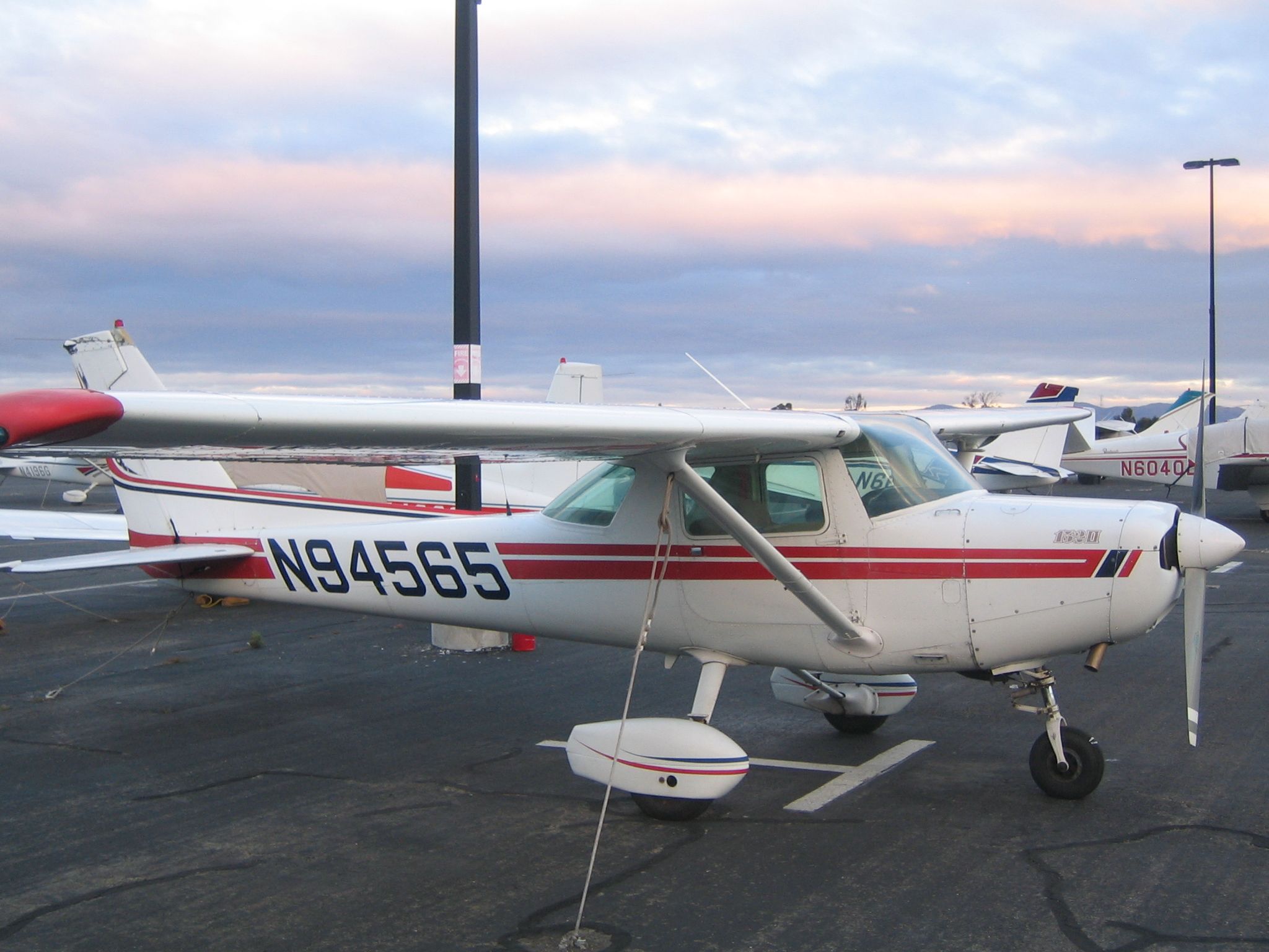 2048x1536 N 1983 Cessna 152