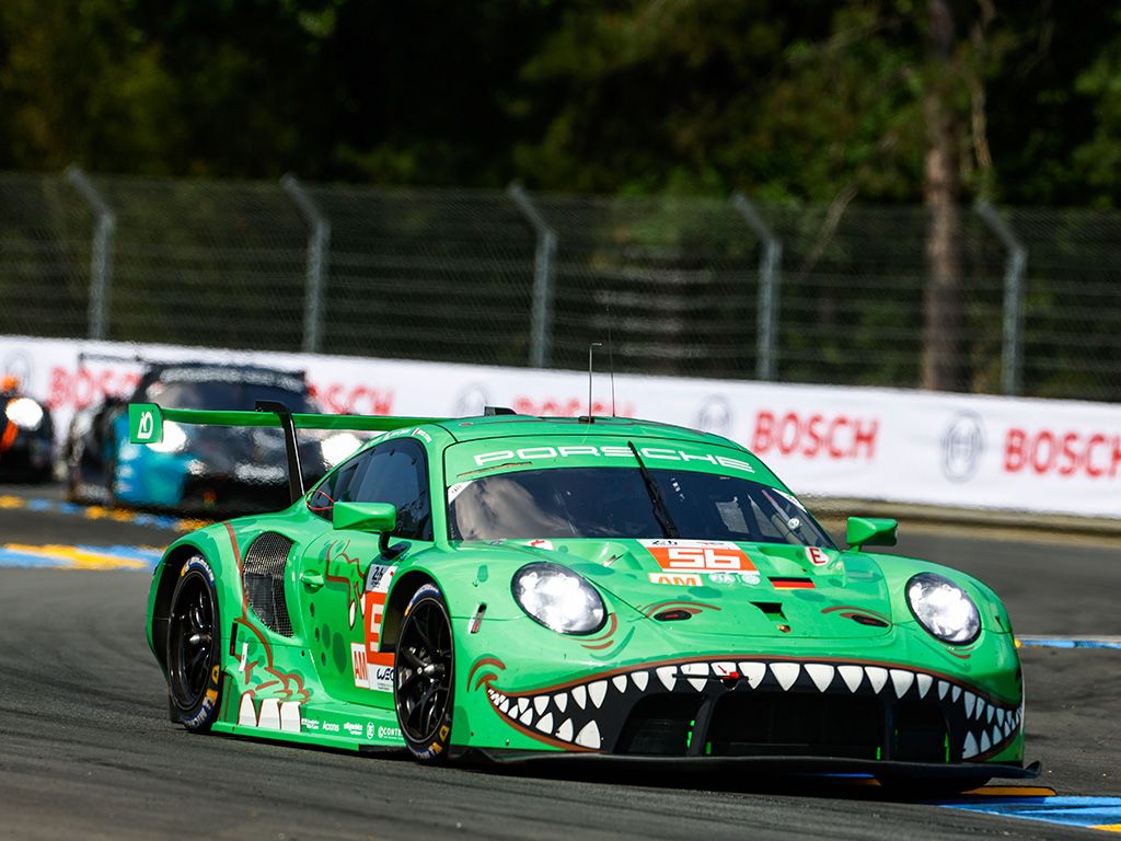 1024x768 Rexy Steals Hearts at the 100th Anniversary of the 24 Hours of Le Mans Checkered Flag