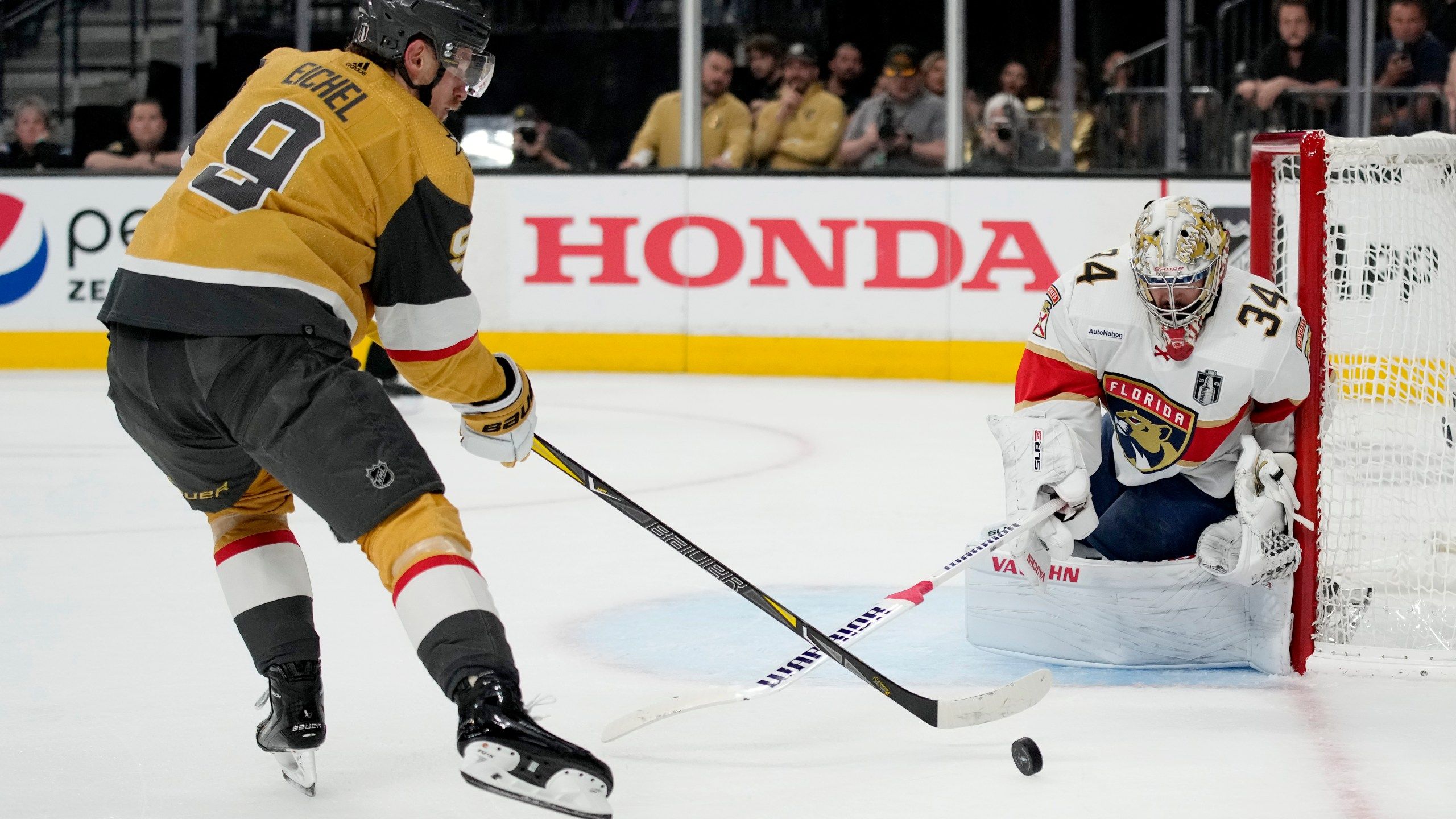 2560x1440 Jack Eichel shows 'it hurts to win' bouncing back from big hit in Stanley Cup Final