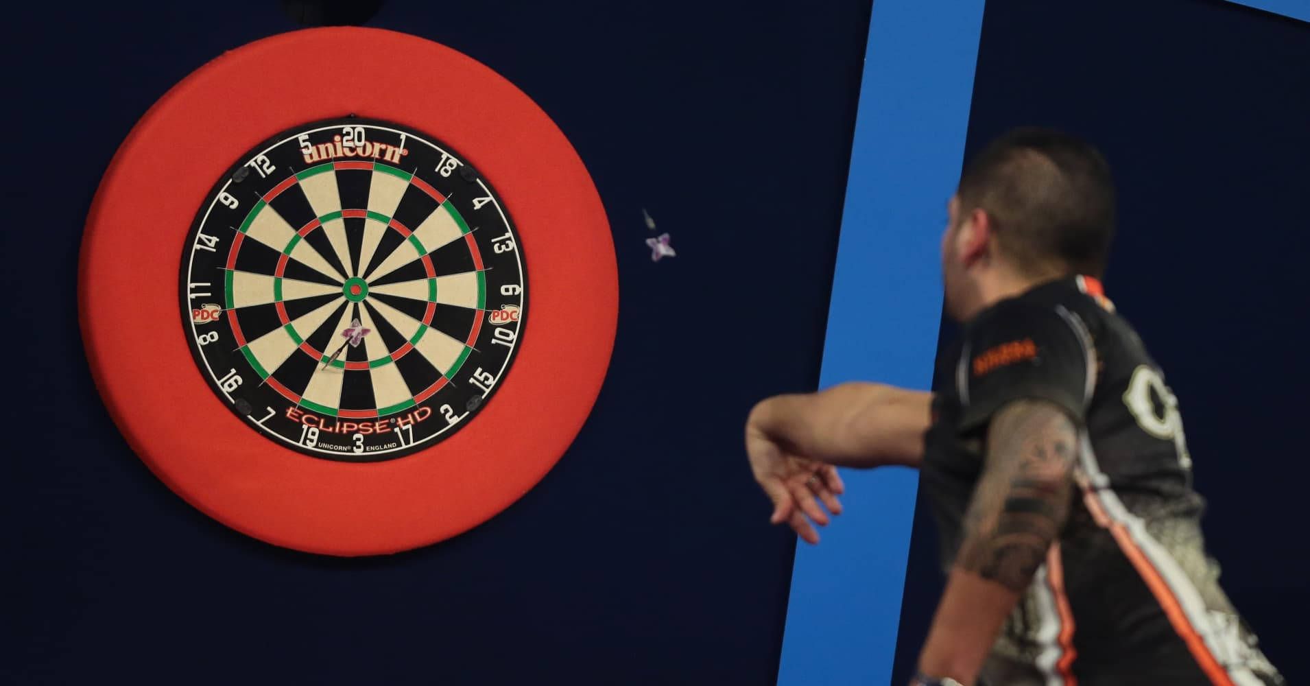 1910x1000 Download Professional Darts Player in Action Wallpaper