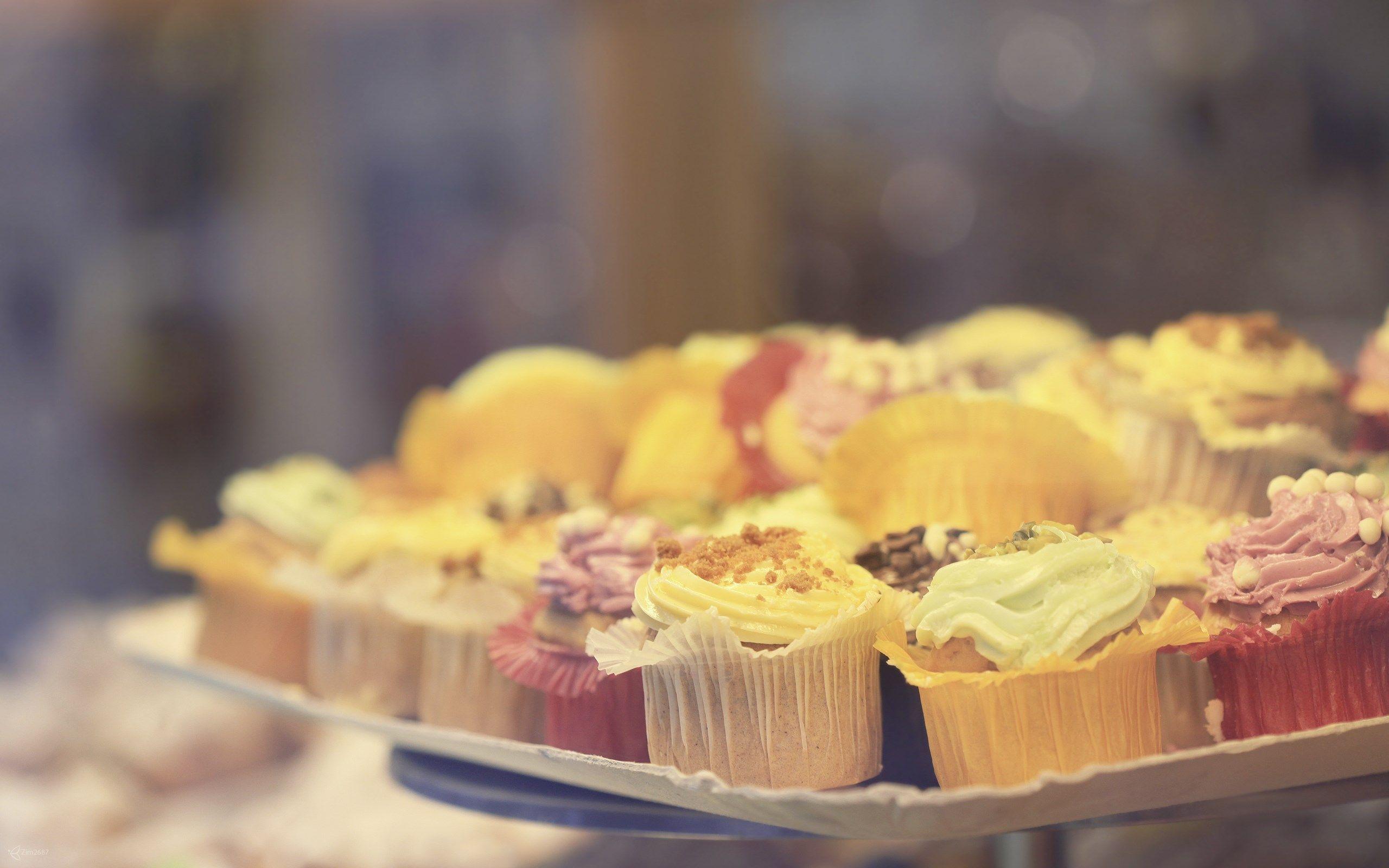 2560x1600 Cupcakes Tray Close Up Delicious Sweets Desktop Wallpaper