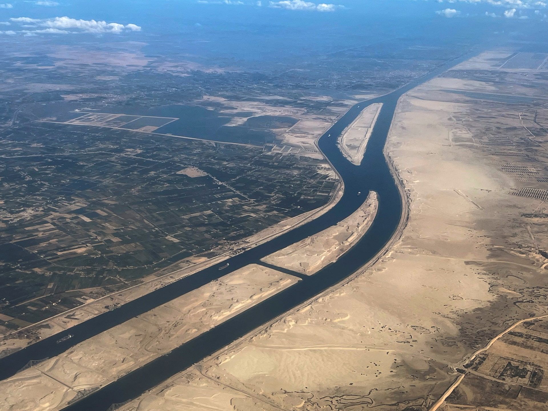 1920x1440 Egypt completes trial run of new Suez Canal channel extension