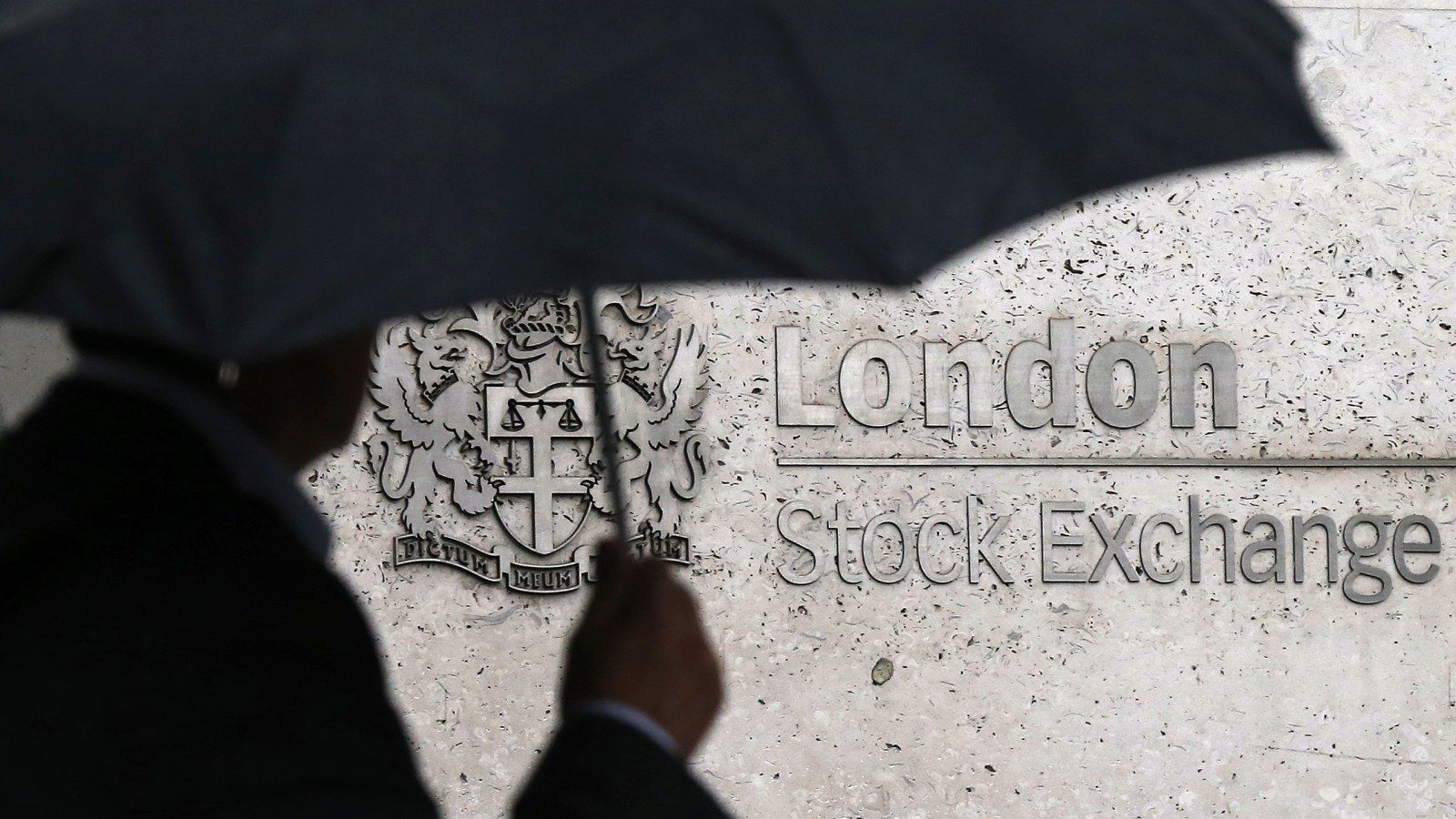 1600x900 FTSE Moves: Hawkish Fed comments bear down on London market despite strong trading at Barclays