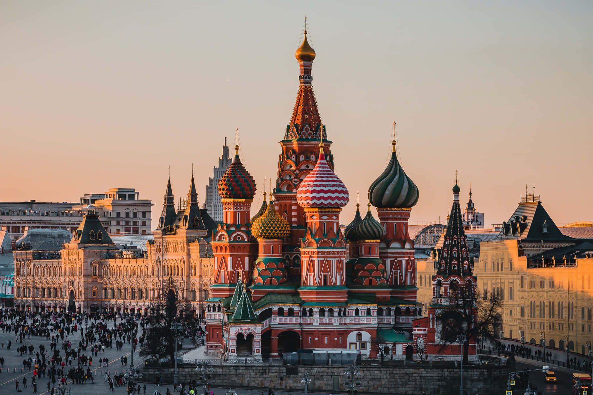 1920x1280 Download A City With A Cathedral In The Background Wallpaper