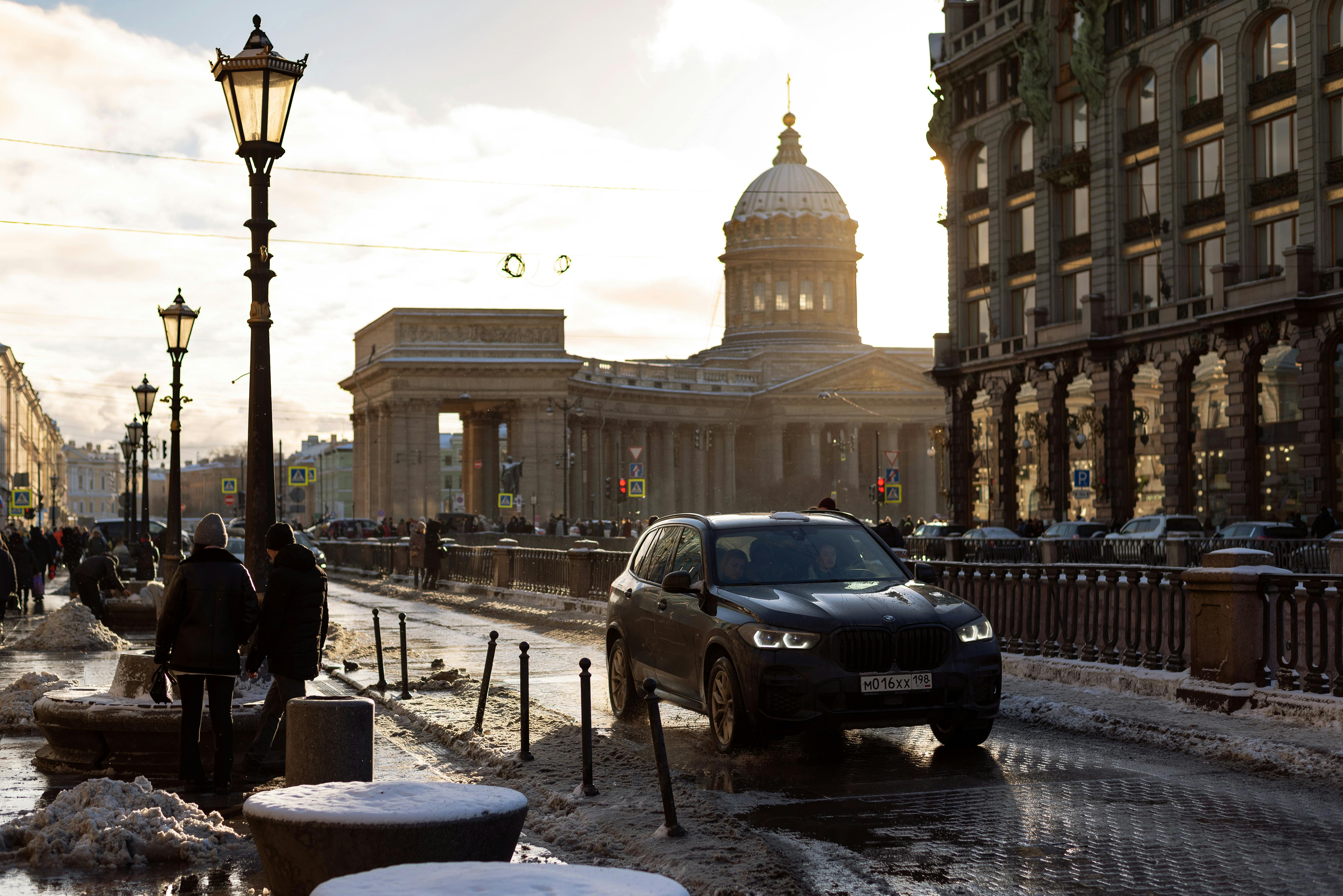 5749x3838 City Street and Kazan Cathedral · Free