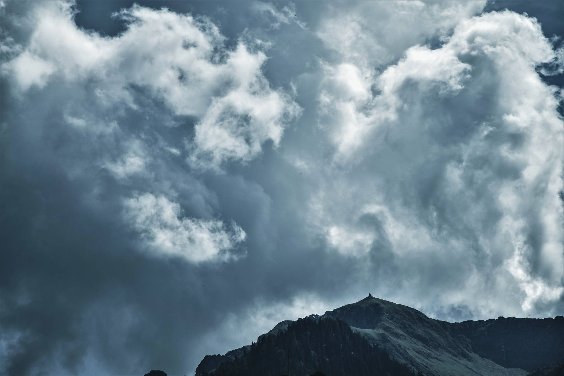 1920x1280 Download Magnificent Cumulonimbus Clouds Over Majestic Mountain Wallpaper