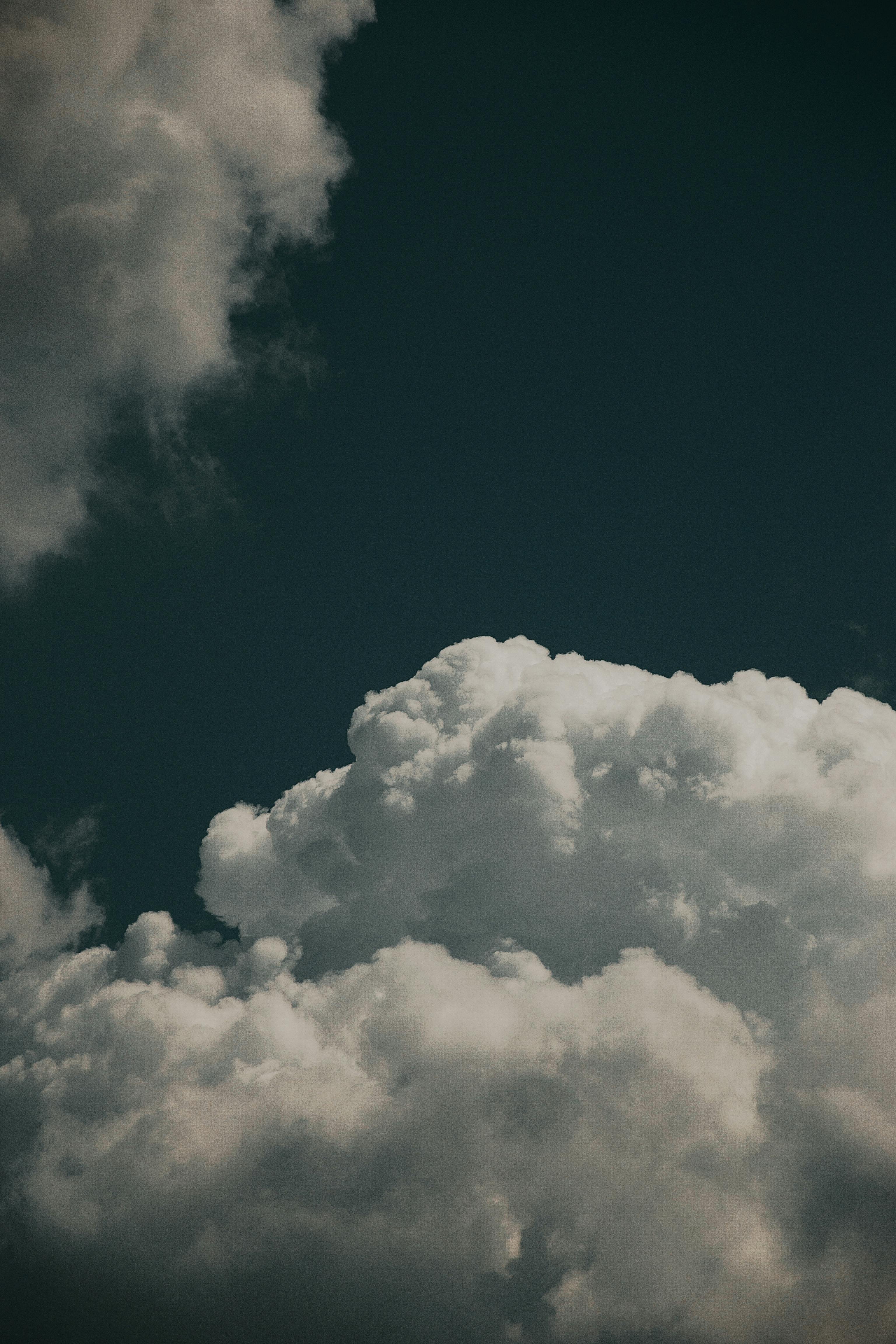 3072x4608 Dramatic Cumulonimbus Cloud Formation in Dark Sky · Free