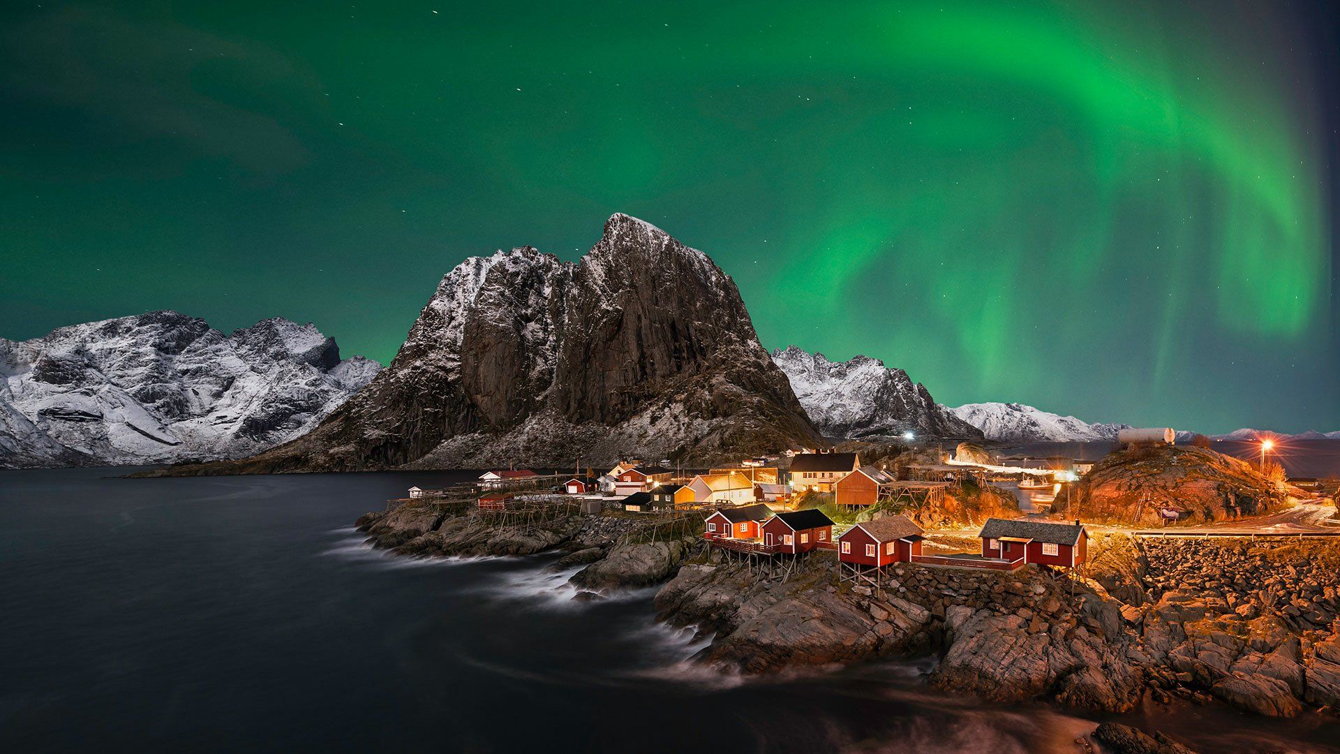 1920x1080 Aurora Over Winter Night in Reine, Lofoten