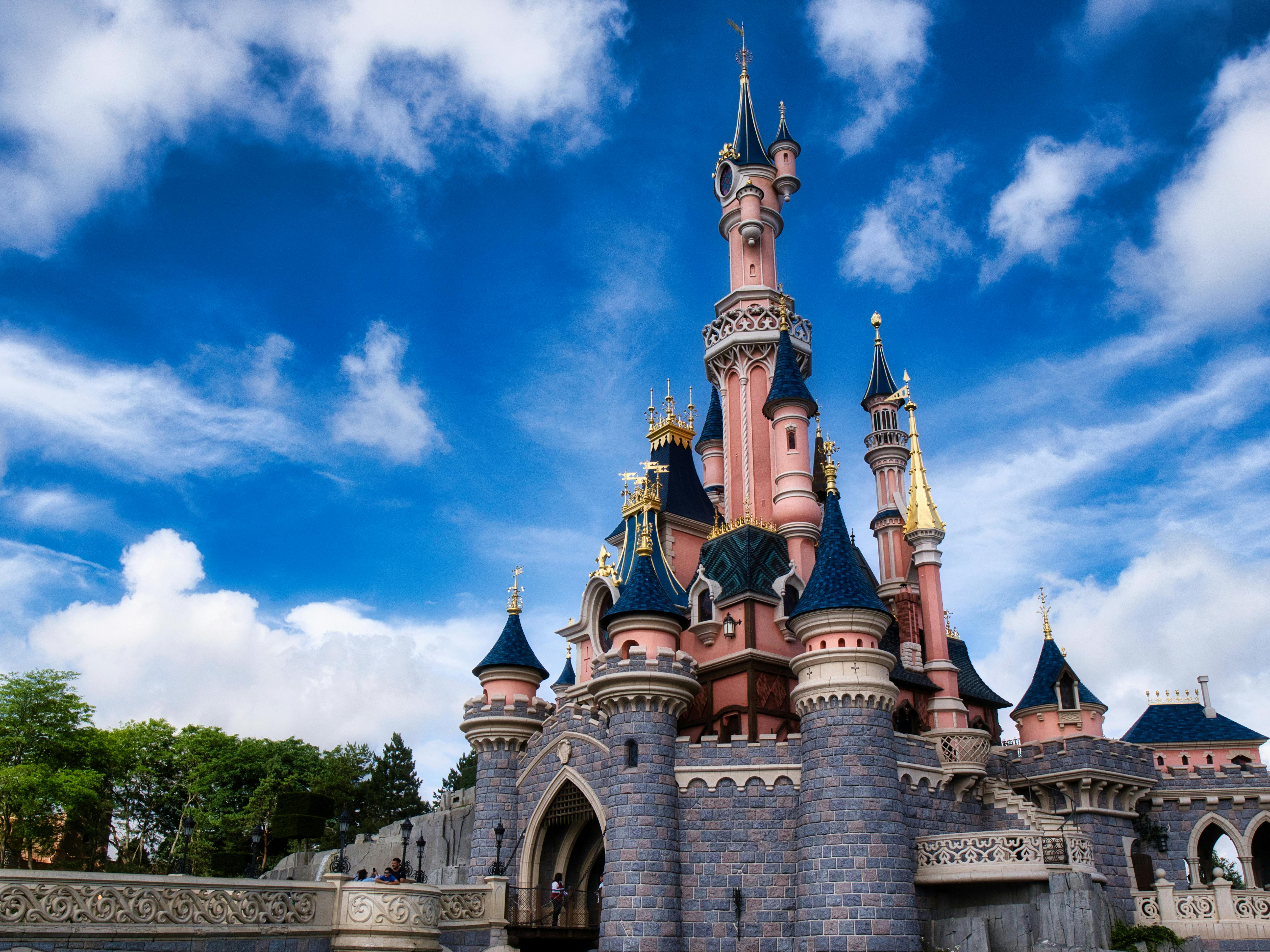 4869x3650 Enchanting Disneyland Paris Castle Under Blue Sky · Free