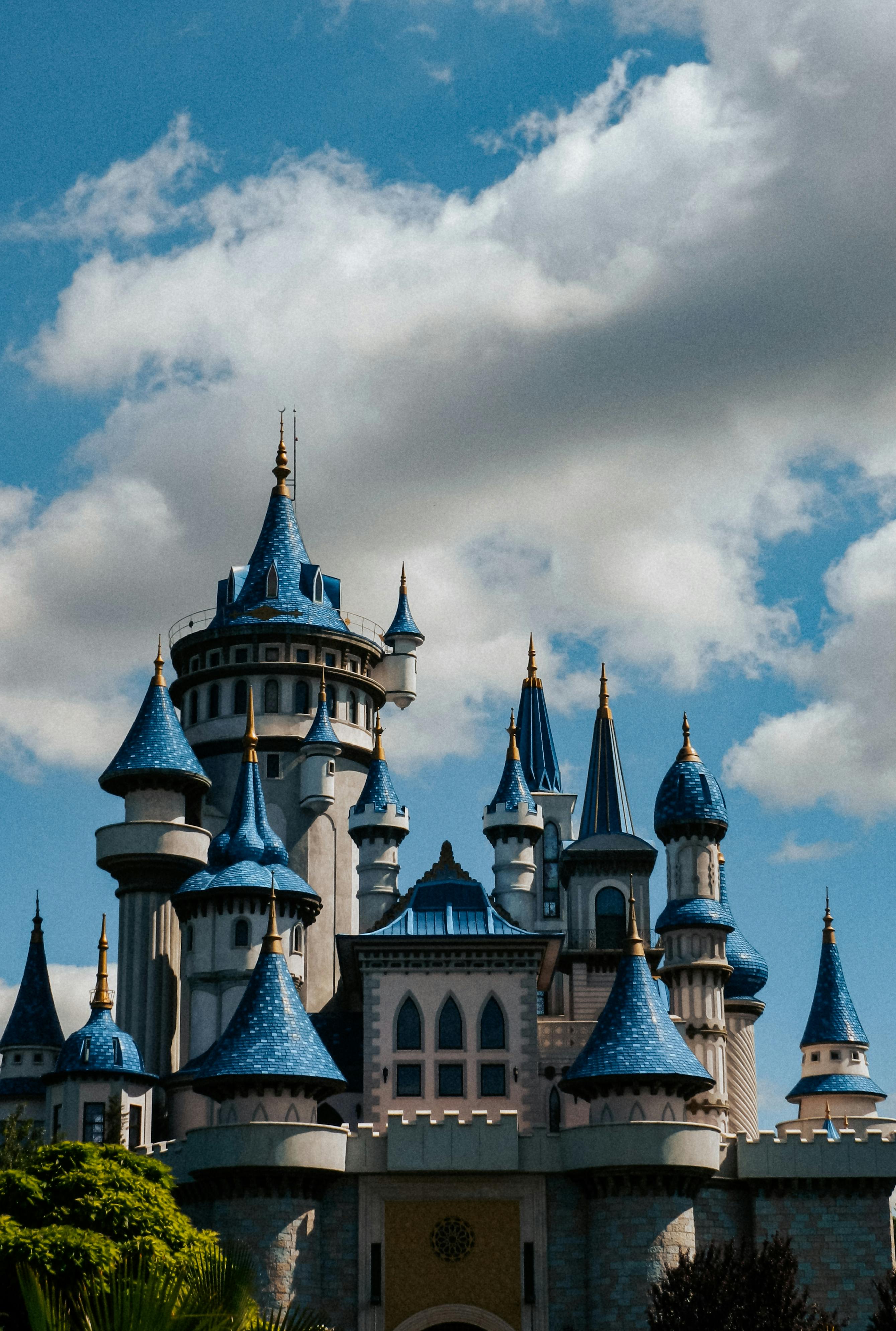 2678x3976 The Blue and White Towers of Eskisehir Fairytale Castle in Turkey · Free