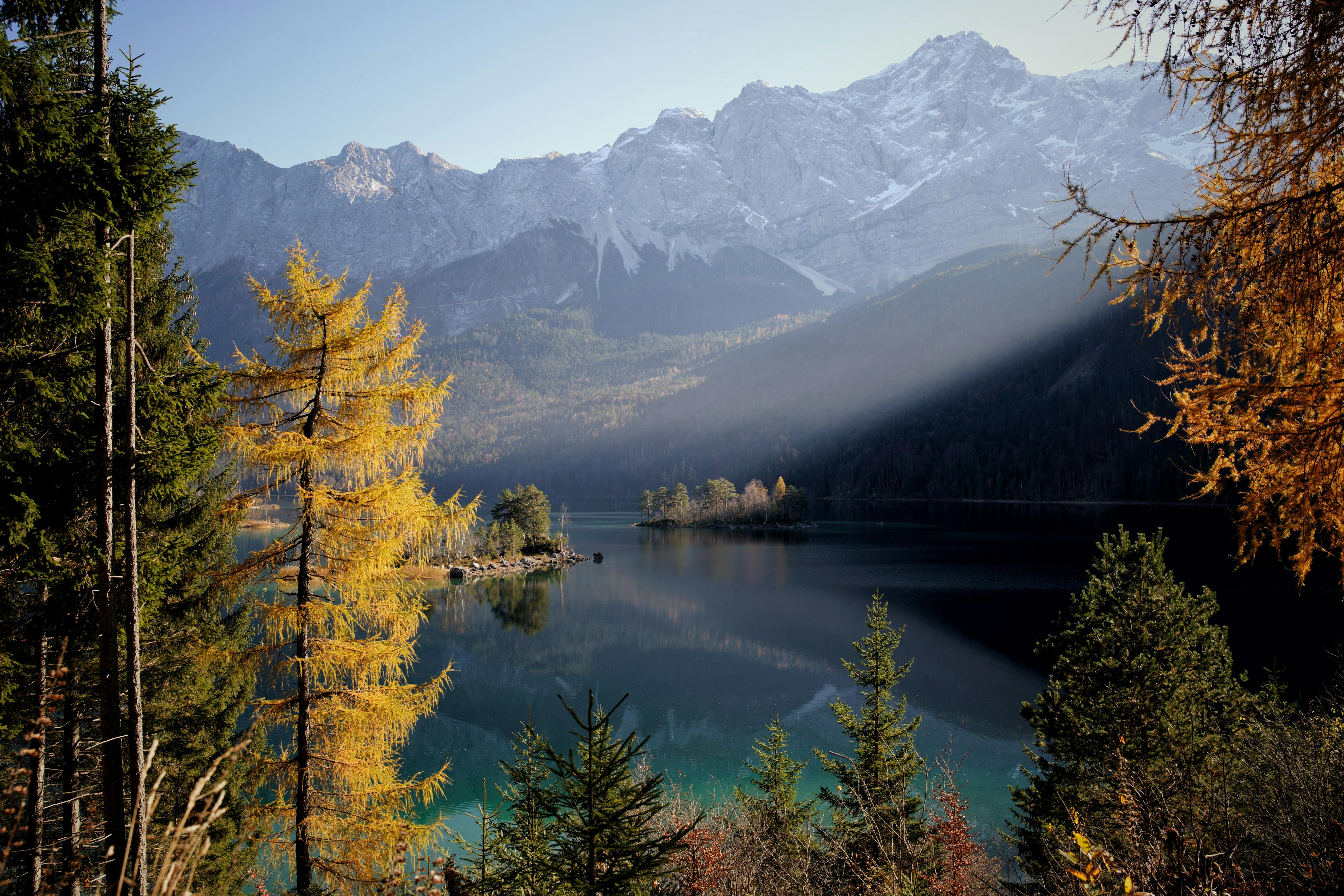 6000x4000 Scenic View of Eibsee Lake with Zugspitze in Autumn · Free