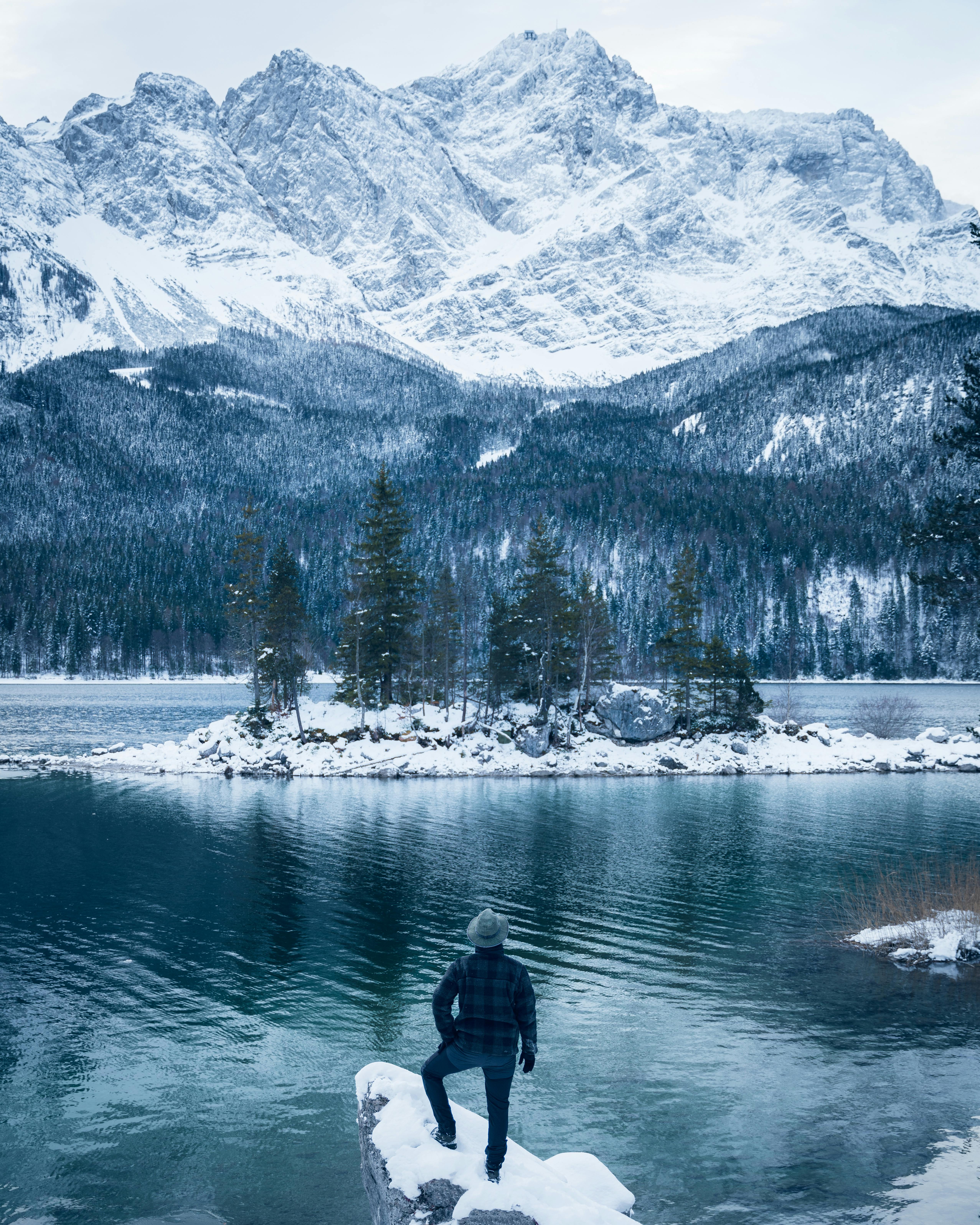 5108x6385 Hiker by the Lake Eibsee at the Foot of Mount Zugspitze in Winter · Free