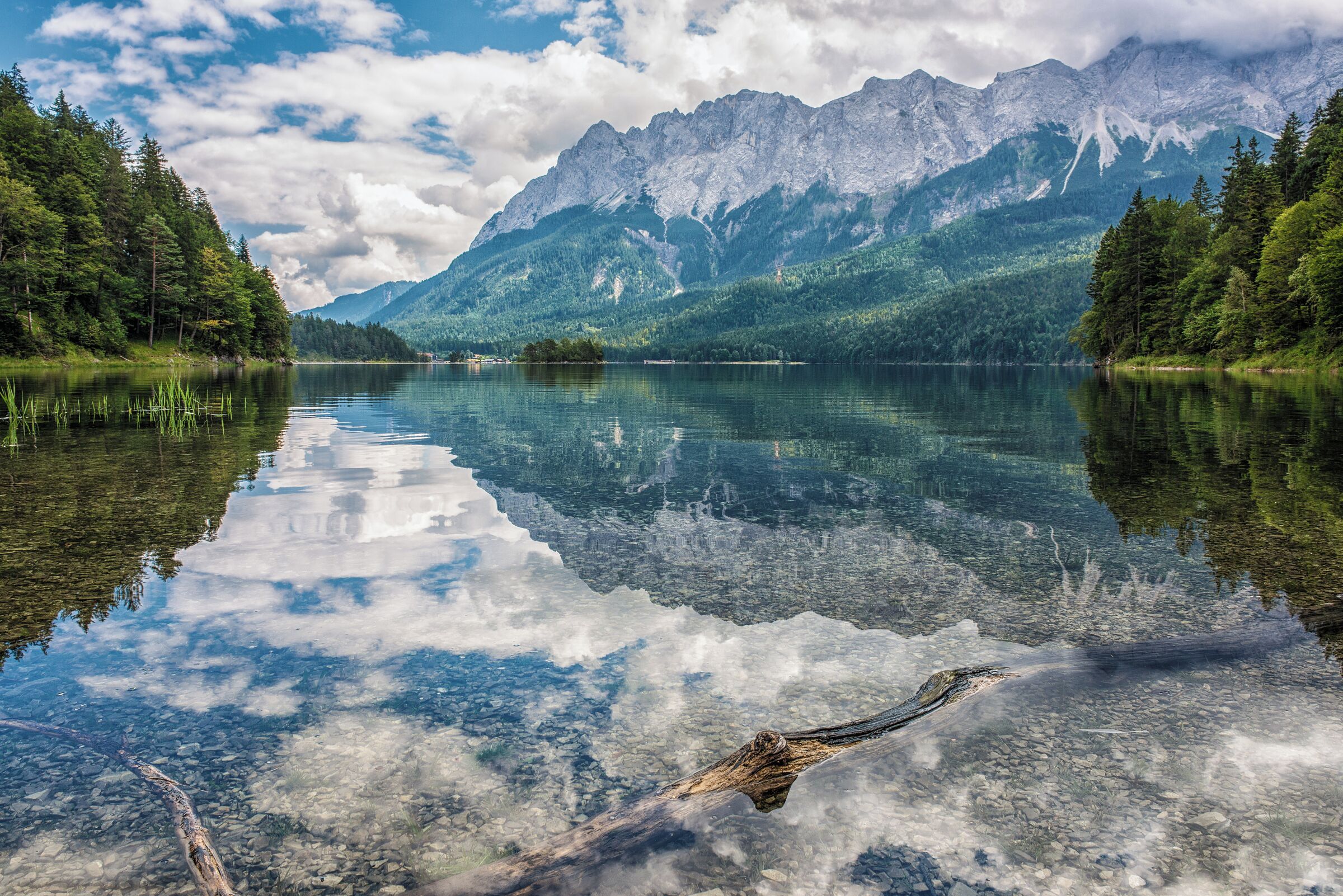 2400x1602 Eibsee in Grainau. Expedia.co.uk