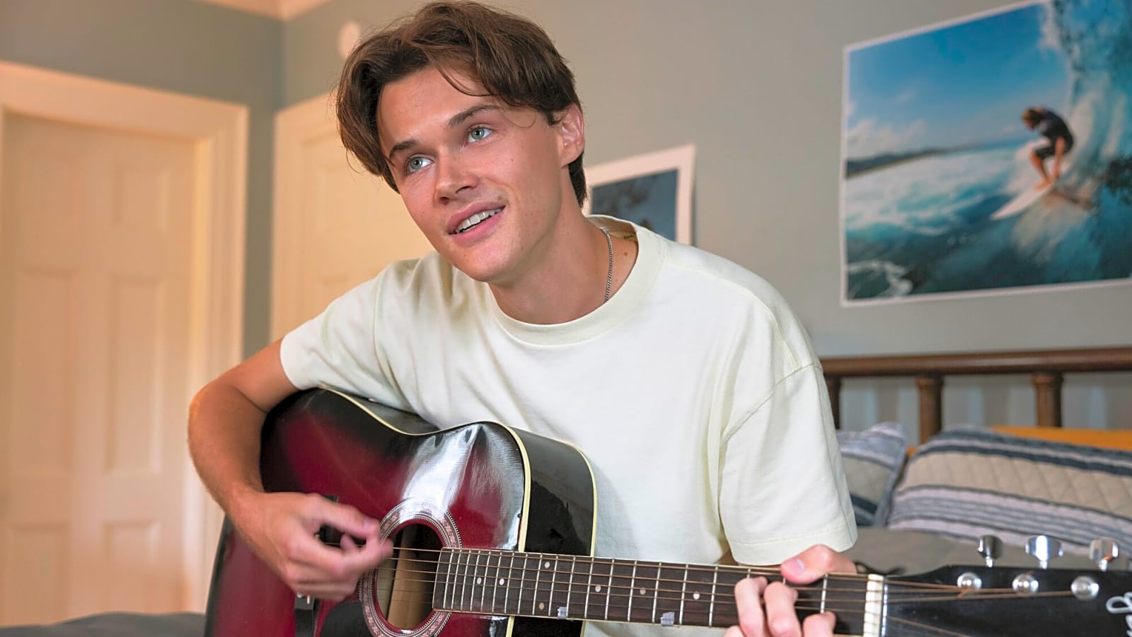 1600x900 Christopher Briney admits that it's cool to steal the voiceover spot for a little while in 'The Summer I Turned Pretty'