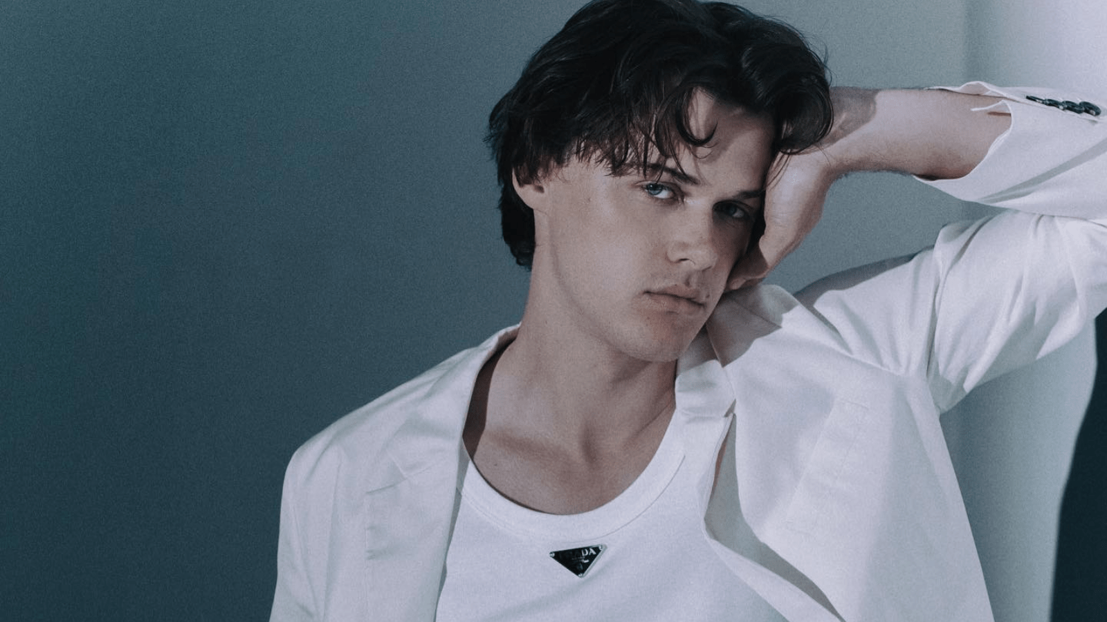 1600x900 The Summer I Turned Pretty's Christopher Briney Is Conrad Fisher Of Our Dreams