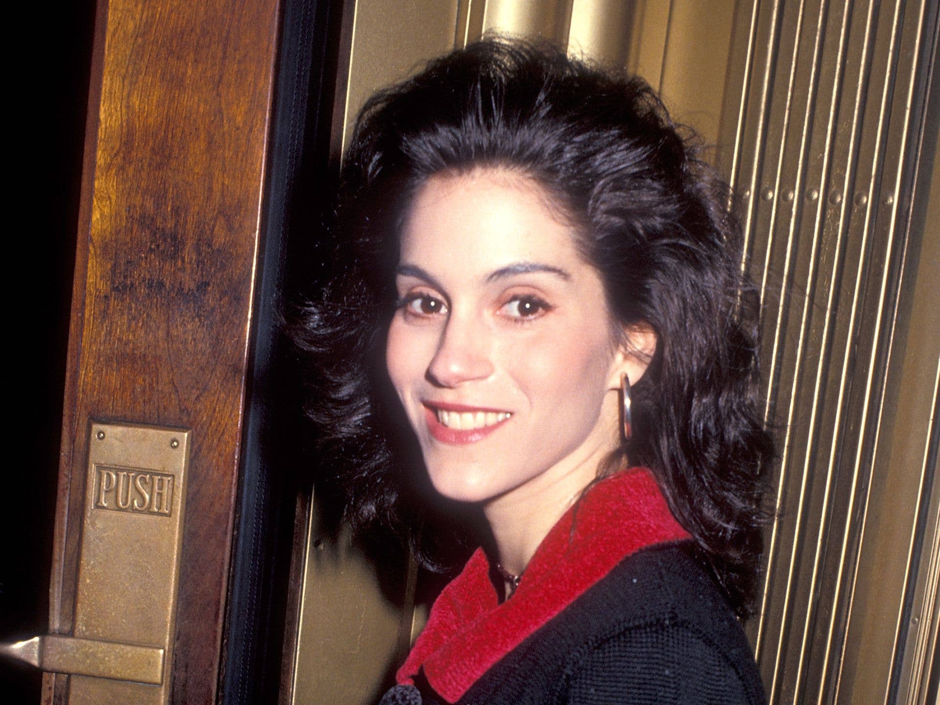 1920x1440 80s screen queen Jami Gertz looks so different in rare appearance with billionaire husband. HELLO!