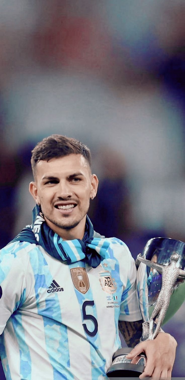 736x1513 Leandro Paredes