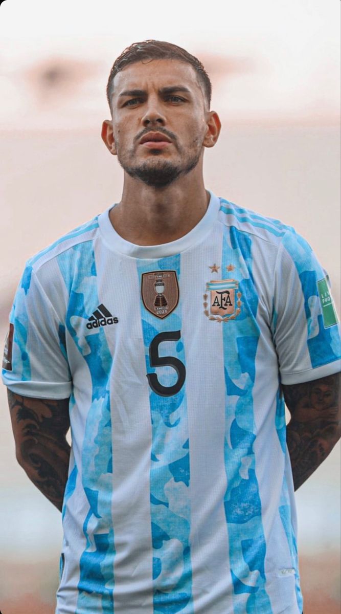 667x1200 This man
