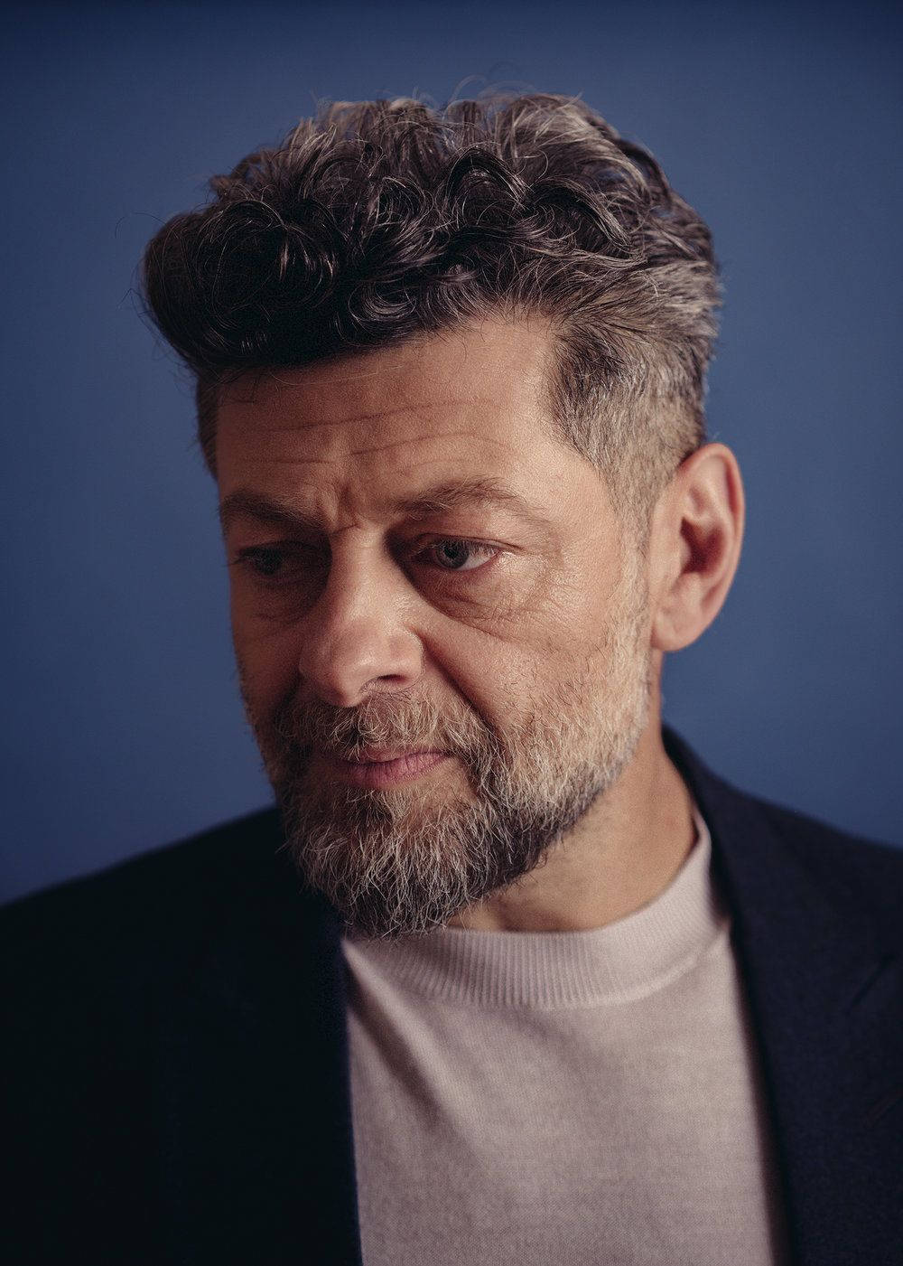 1000x1401 Download Andy Serkis Looking Down Wallpaper