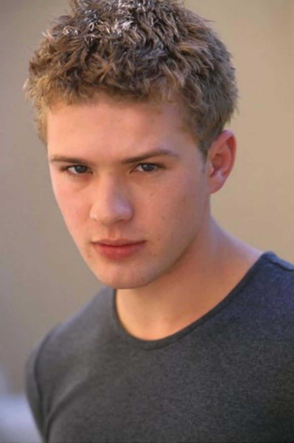 1000x1503 Download Ryan Phillippe Young 90s Headshot Wallpaper
