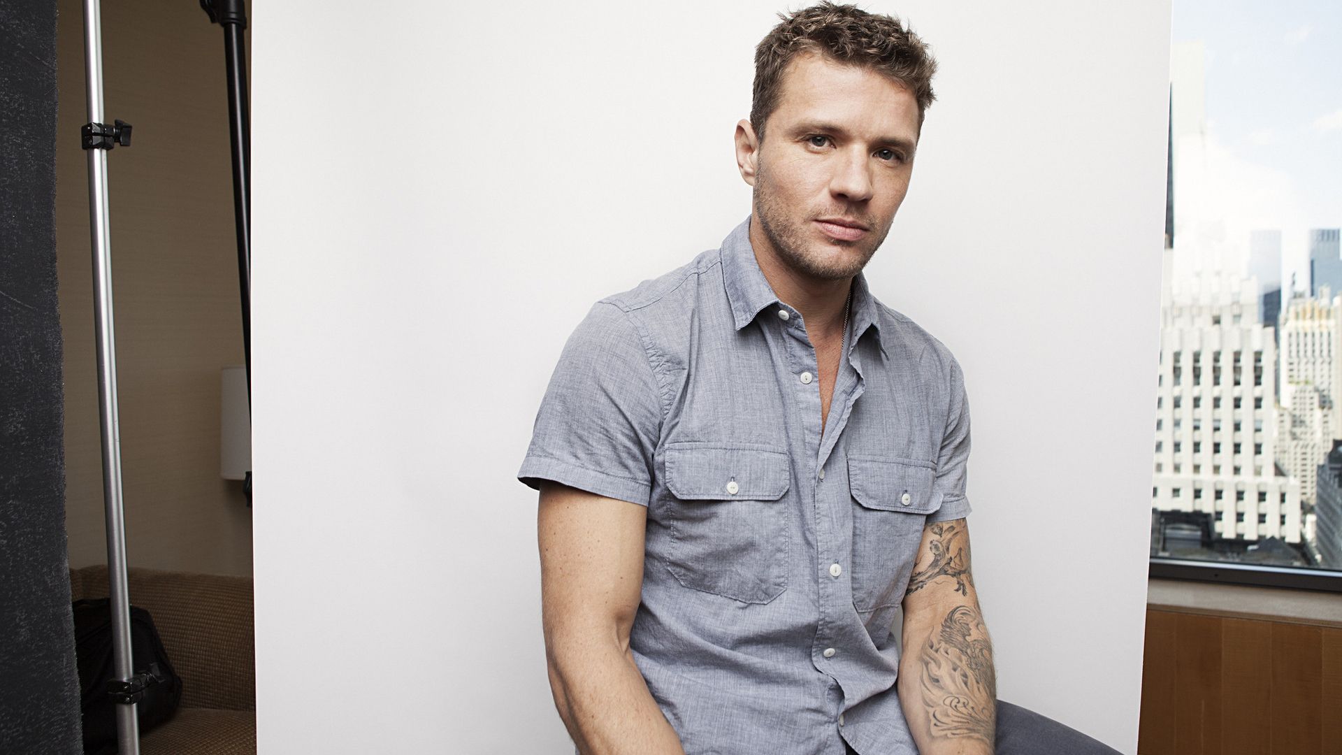 1920x1080 Ryan Phillippe Actor With Tattoo On Left Hand HD Ryan Phillippe Wallpaper