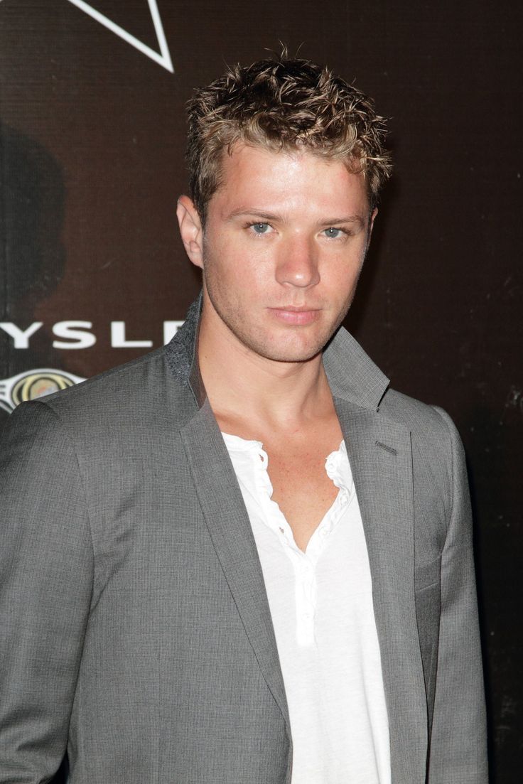 736x1103 Ryan Phillippe