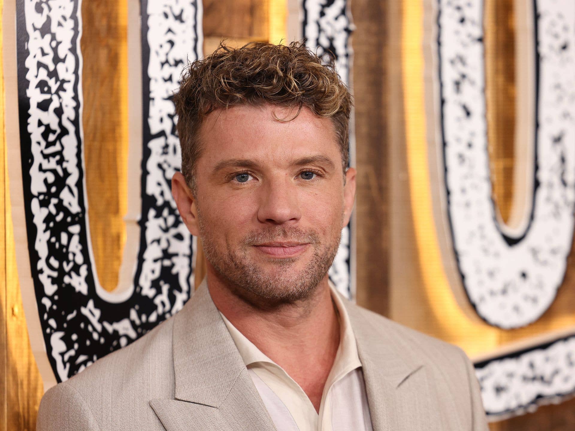 1920x1440 Meet Ryan Phillippe's 3 children. HELLO!