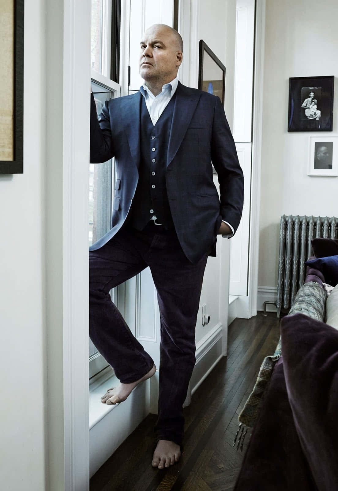 1104x1600 Download Vincent D'Onofrio striking a pose during a photohoot Wallpaper
