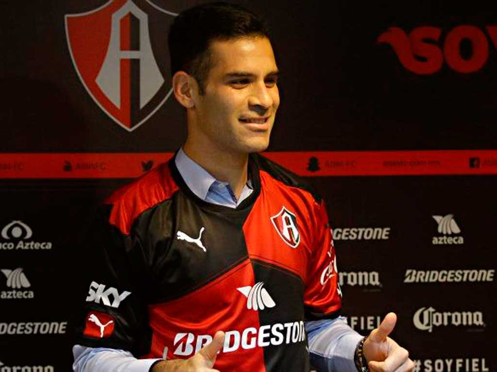 1024x768 Rafa Márquez, fuera del Atlas por lesión