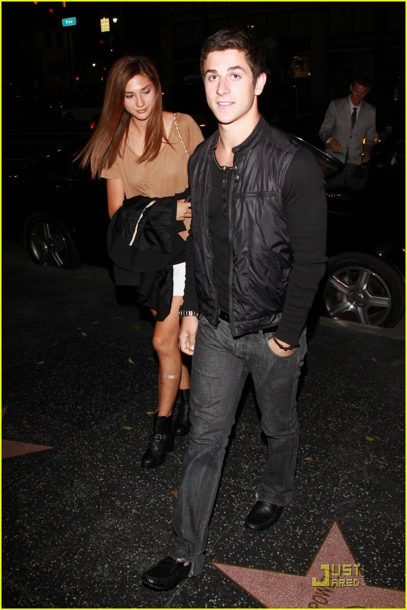 816x1222 David Henrie Stands Up Against Planking: Photo 429220. David Henrie Picture. Just Jared Jr