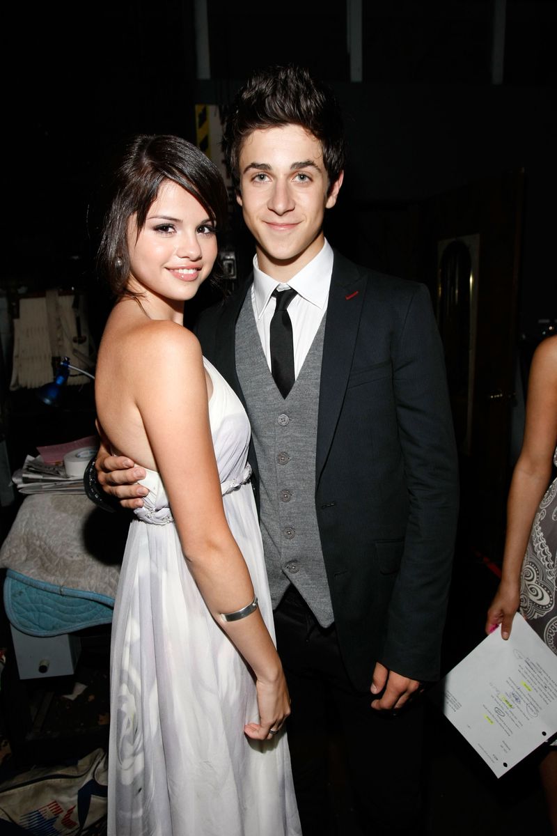 800x1200 Selena Gomez's On Set Brother David Henrie Has Shared His Opinion On The Star's Boyfriend Benny Blanco